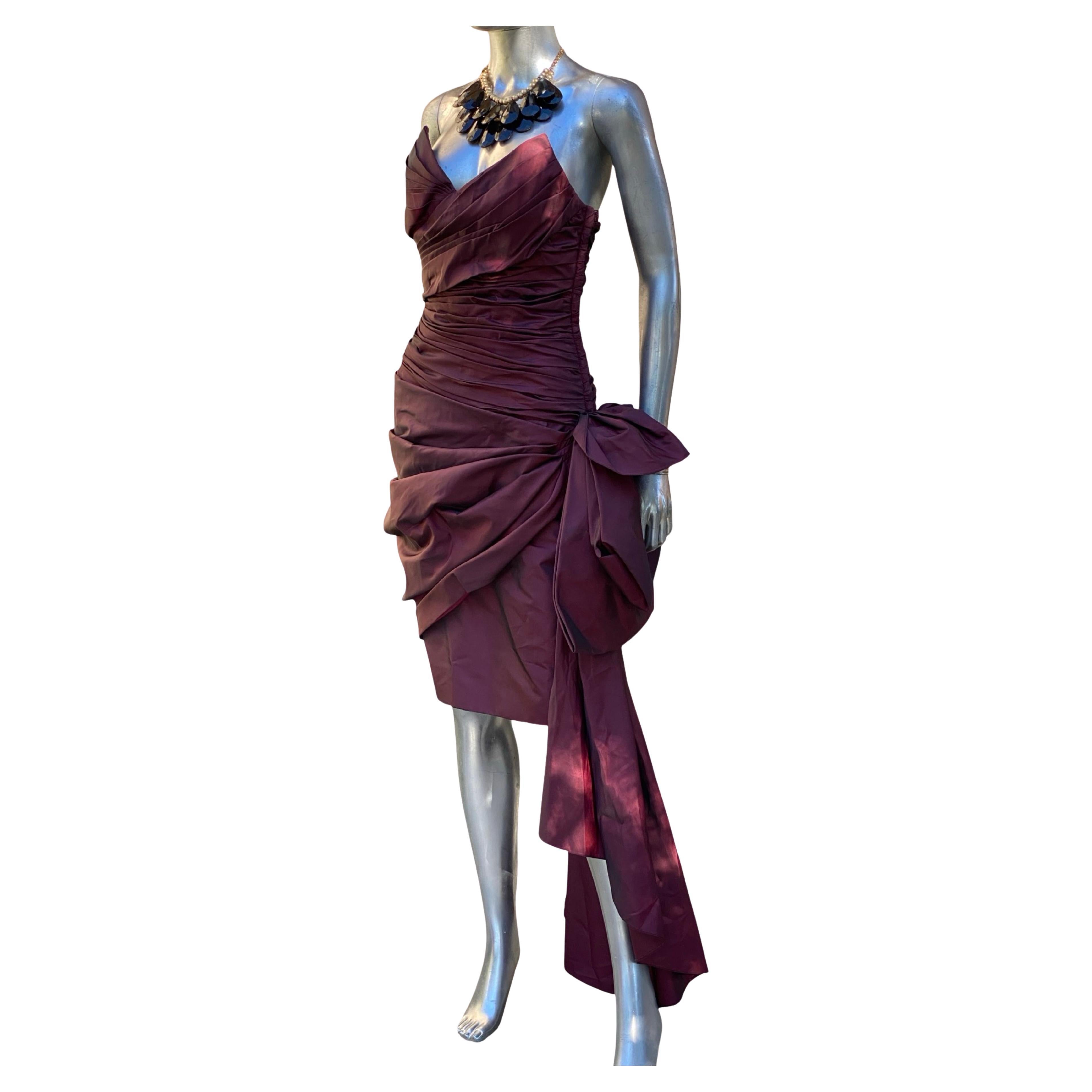 Victor Costa Vestido de cóctel "Venganza" acanalado sin tirantes con lazo en cascada Talla 6 en venta