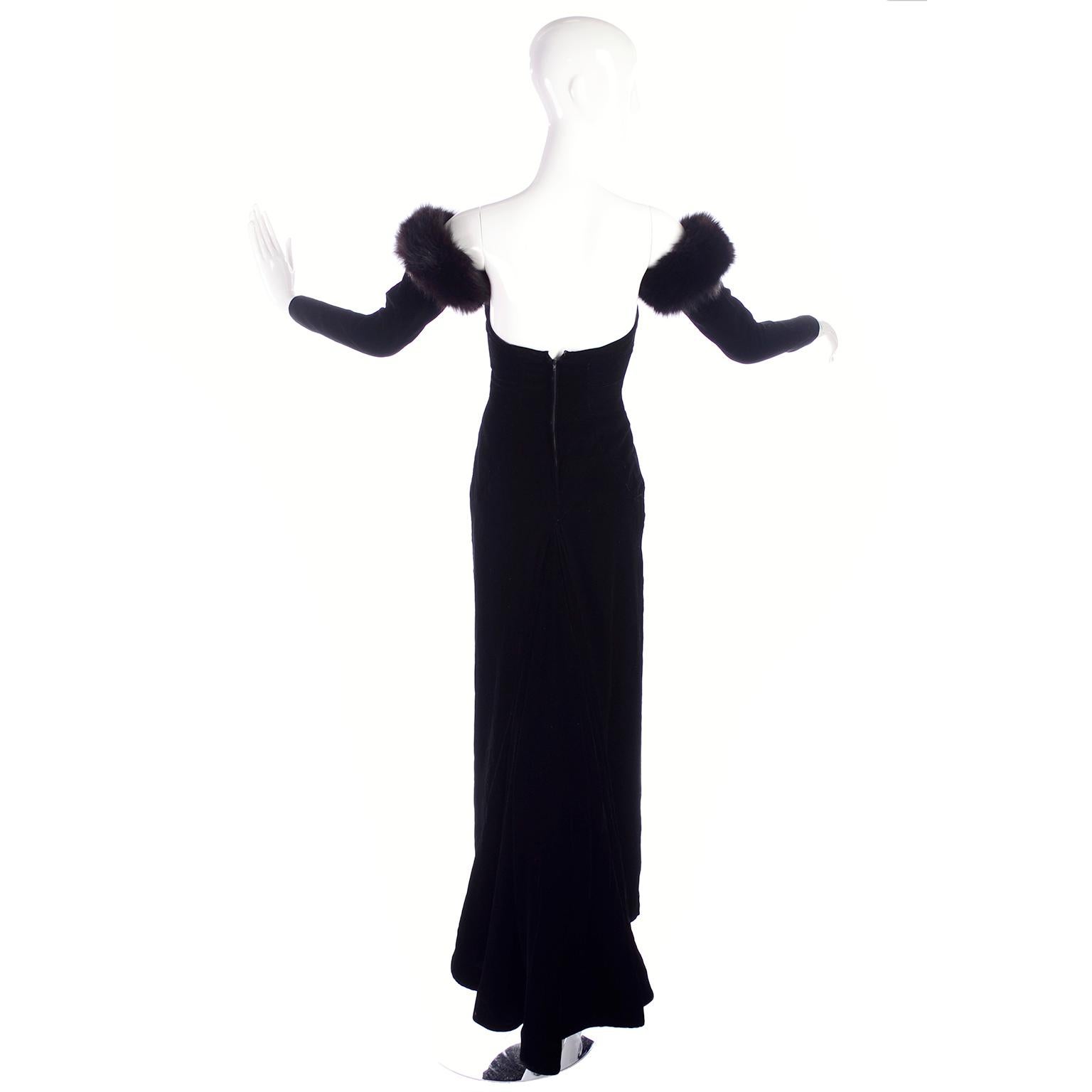 Women's Victor Costa Vintage Black Velvet Evening gown W Detached Fox Fur Trimmed Sleeve