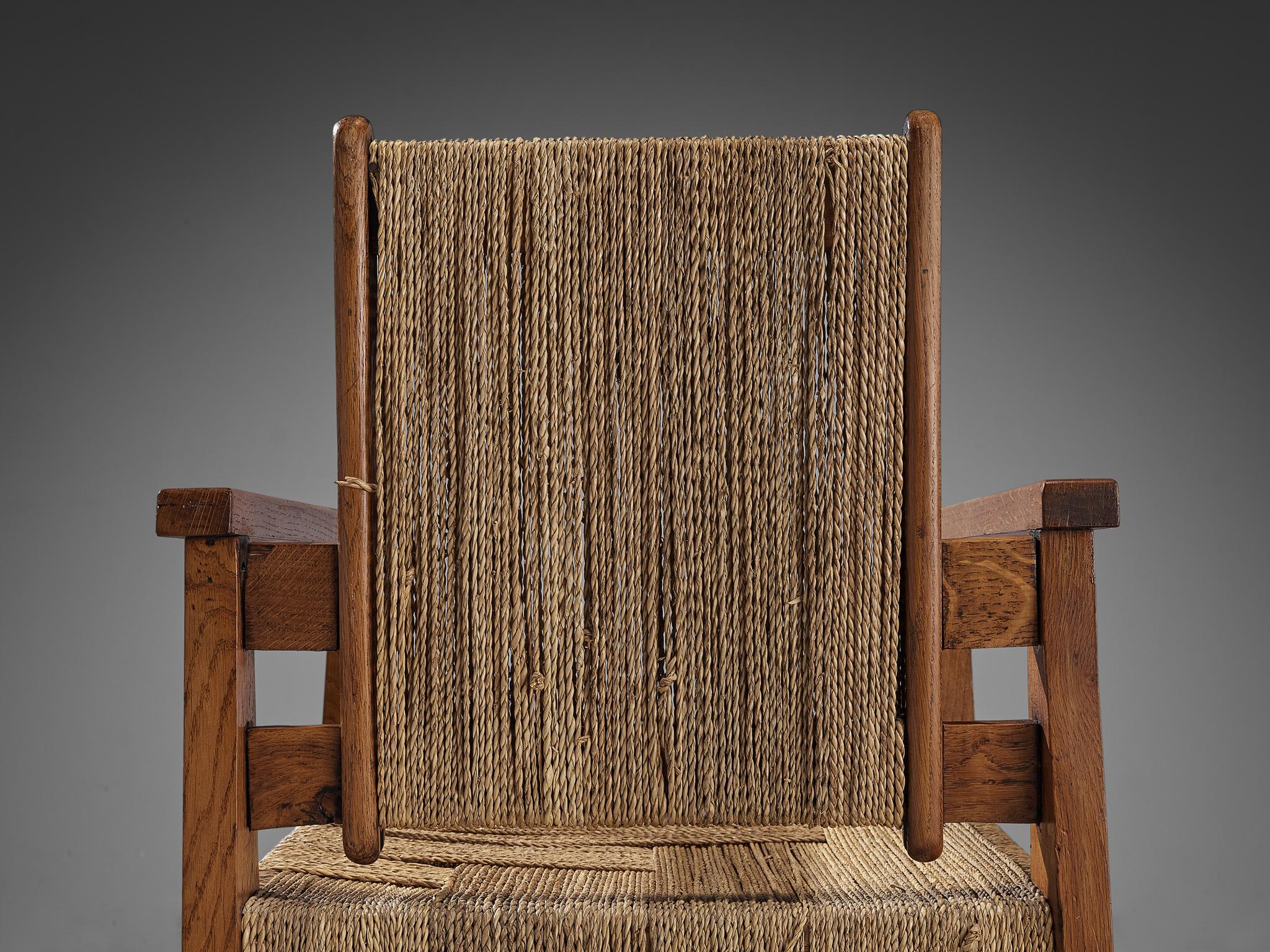 Milieu du XXe siècle Paire de fauteuils Victor Courtray en chêne et paille  en vente