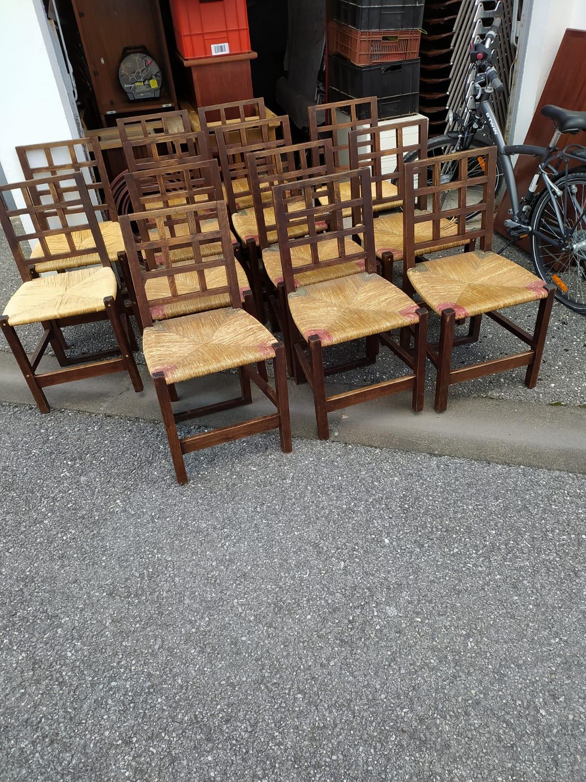 Milieu du XXe siècle Ensemble de 12 chaises Victor Courtray en vente
