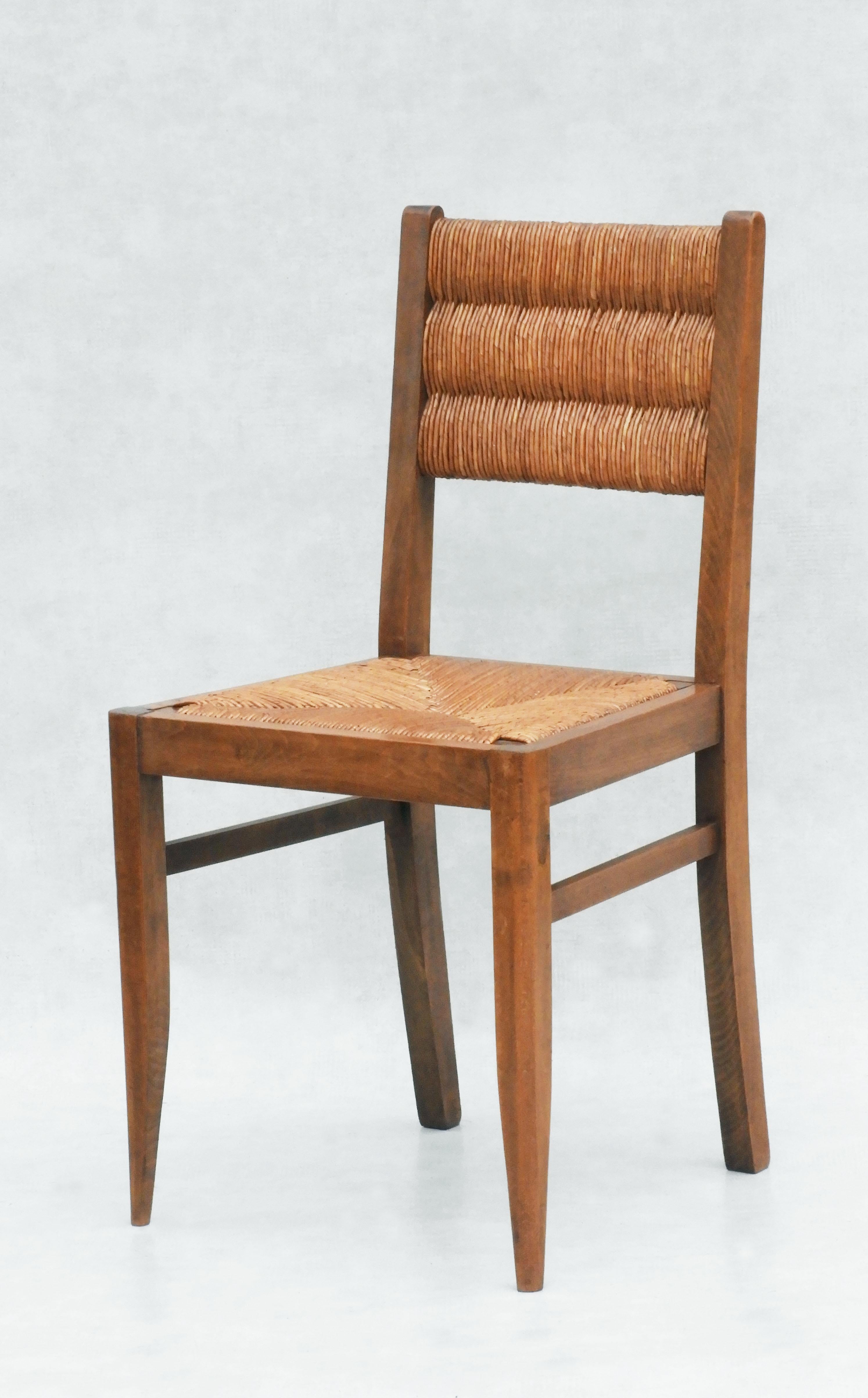 20ième siècle Chaises de salle à manger de style Victor Courtray en chêne et jonc, C1950 France