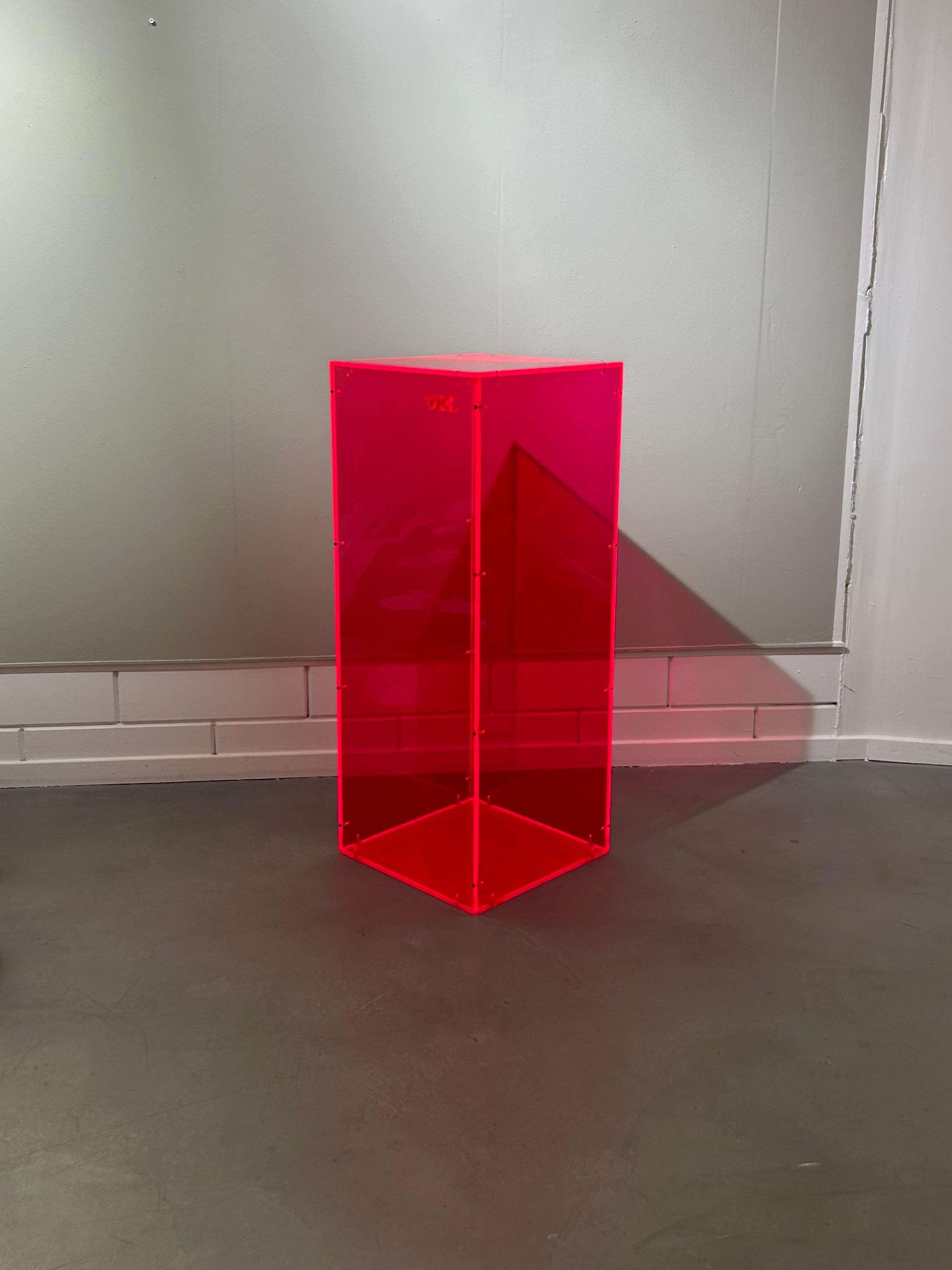 Tall cubic / pedestal - Mixed Media Art by Victor de Groot