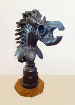 Cabeza de Caballo, surrealistische Eisenskulptur von Victor Delfin