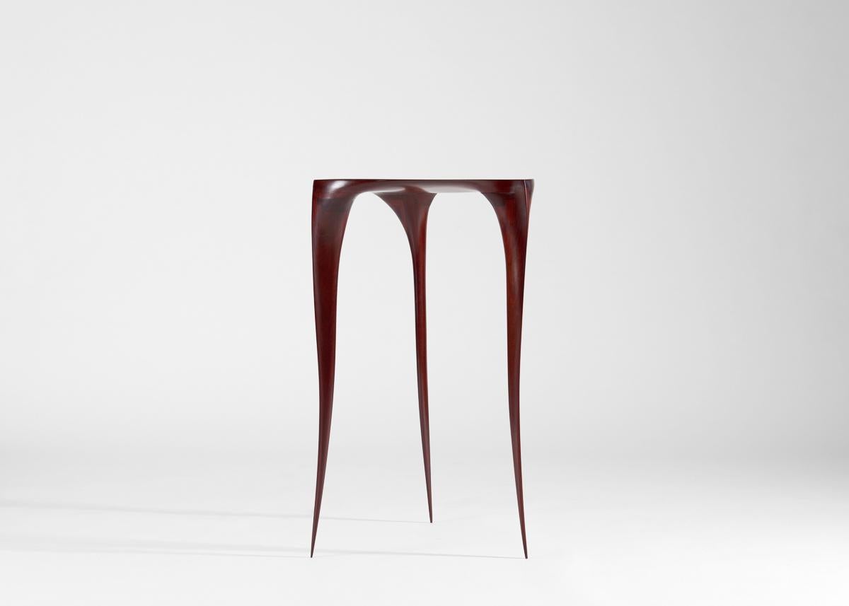 Victor DiNovi, dreieckiger Beistelltisch, Vereinigte Staaten, 1993 (Messing) im Angebot