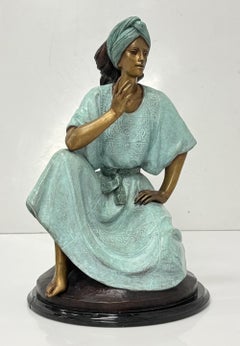 Escultura «Mujer Sentada» de Víctor Gutiérrez, en bronce, prueba de artista, 1989