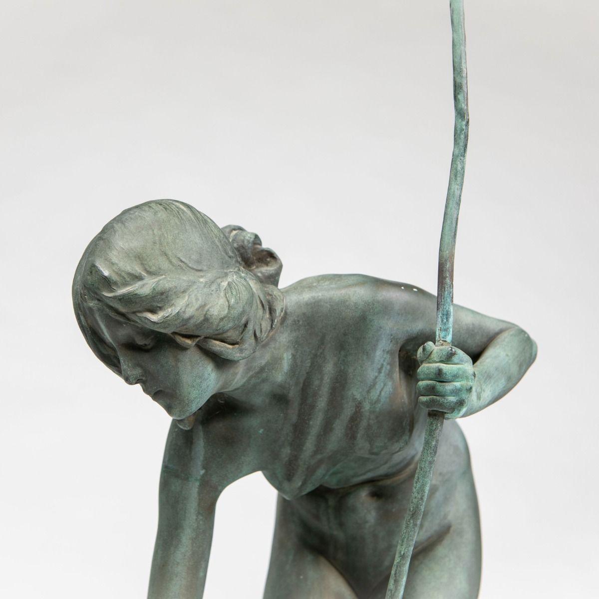 Victor Heinrich Seifert - Bronze Sculpture “Nude Woman Fishing siglo XX en venta
