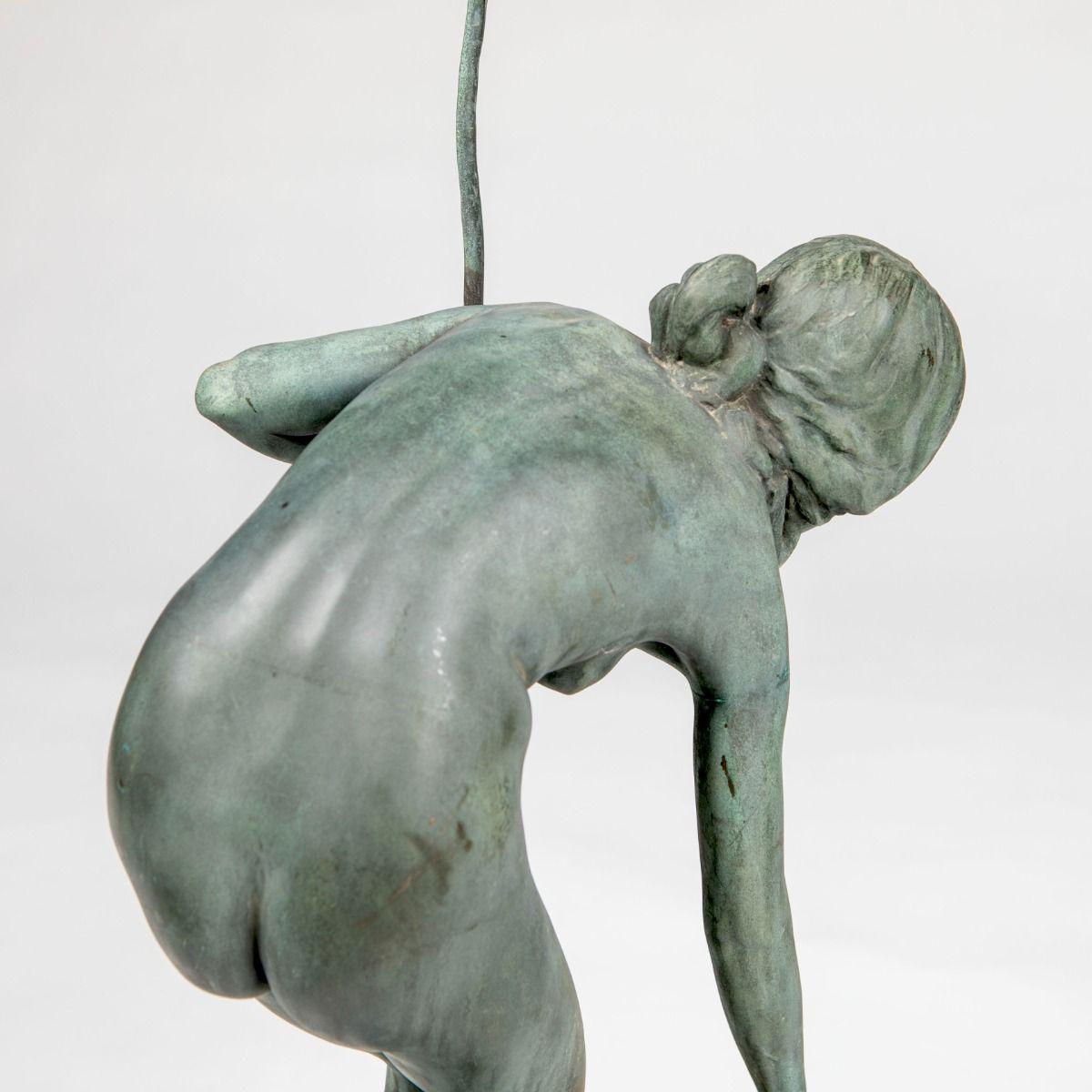 Victor Heinrich Seifert - Bronze Sculpture “Nude Woman Fishing Bronce en venta