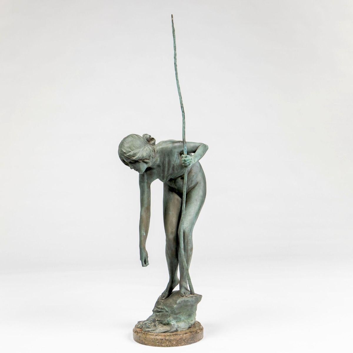 Victor Heinrich Seifert - Bronze Sculpture “Nude Woman Fishing en venta