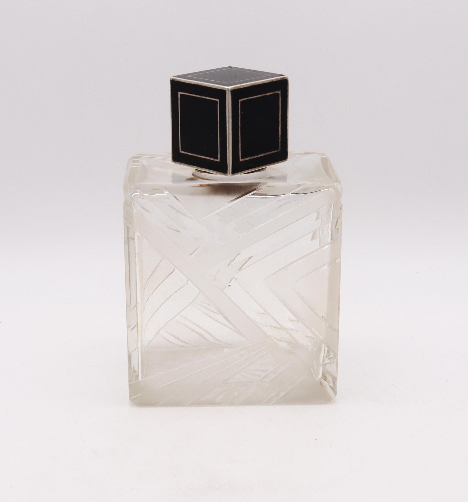 French art deco perfume bottle designed by Victor Leneuf (1885-1935).

Beautiful perfume flask bottle, created in Paris France during the art deco period, back in the 1925. Crafted at the workshop of Victor Leneuf, with very elegant geometric zig