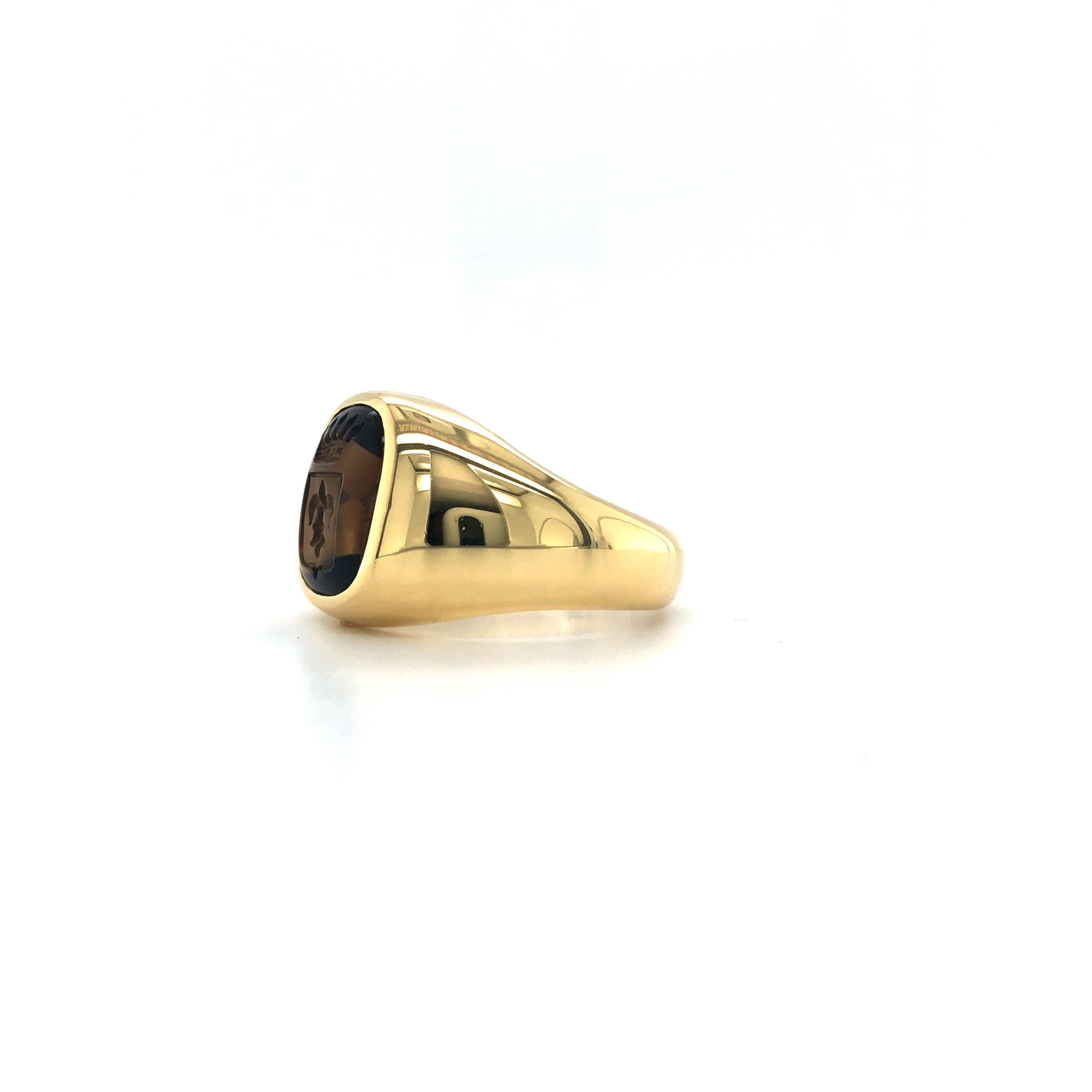 Women's or Men's Victor Mayer Antique Signet Ring 18k Yellow Gold Smoky Quartz with Engraving For Sale
