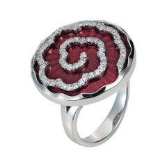 Bague en or blanc 18 carats et émail rouge  72 diamants au total 0,53 carat Ø 27 mm