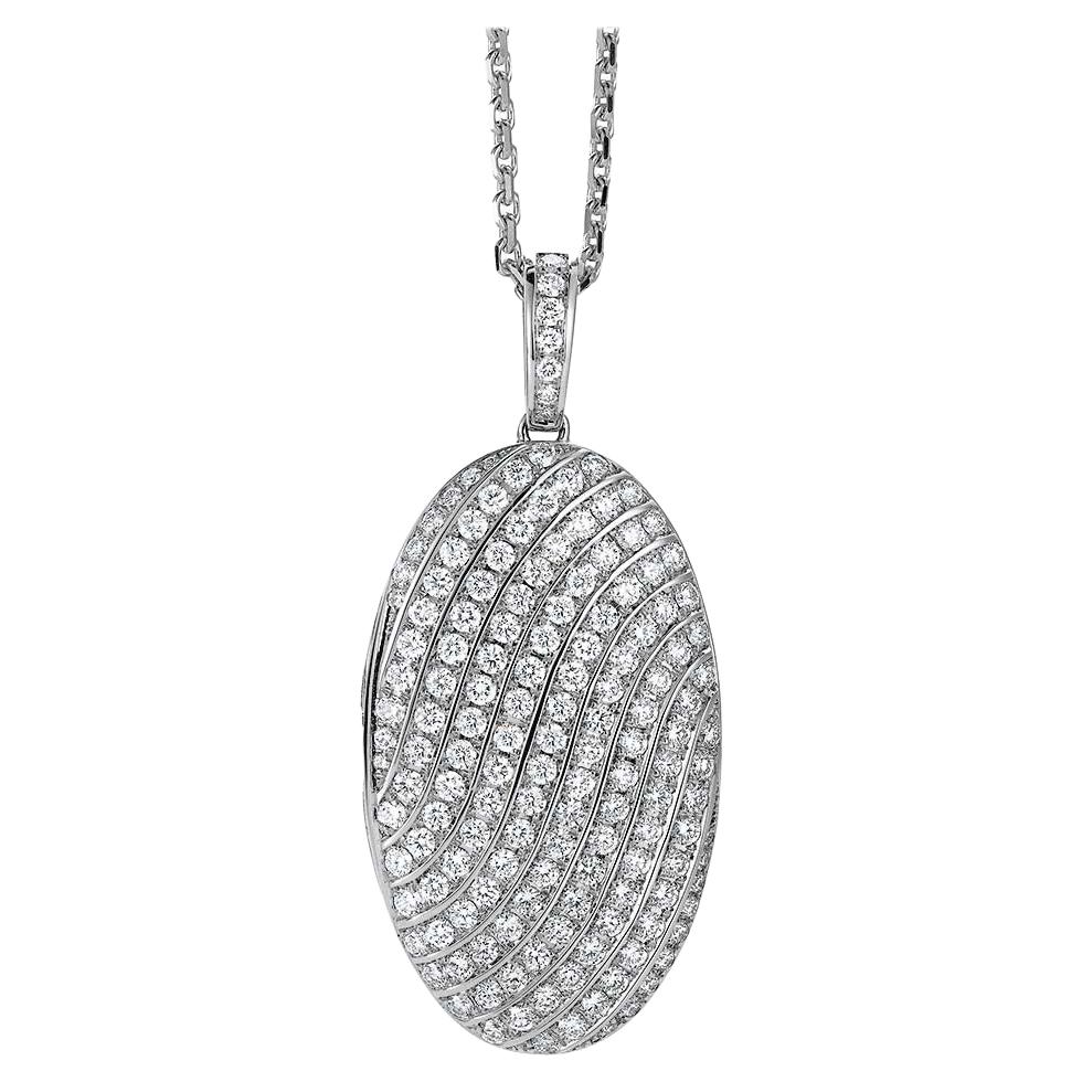 Médaillon Camila ovale en or blanc 18 carats 151 diamants 4,18 carats G VS 40 mm x 24 mm en vente