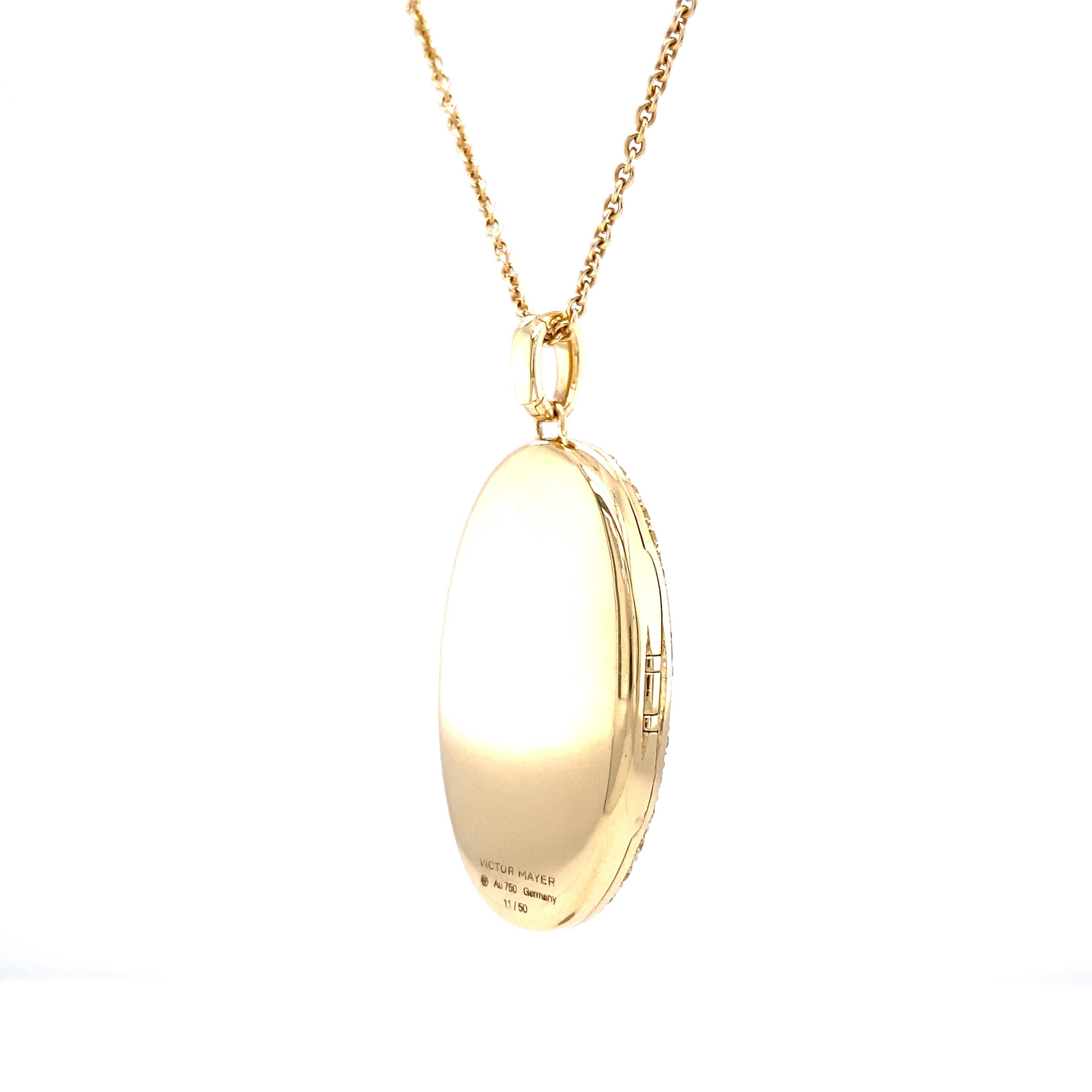 Customizable Oval Locket Pendant 18k Yellow Gold 155 Diamonds 1.76 ct 34 x 20 mm For Sale 2