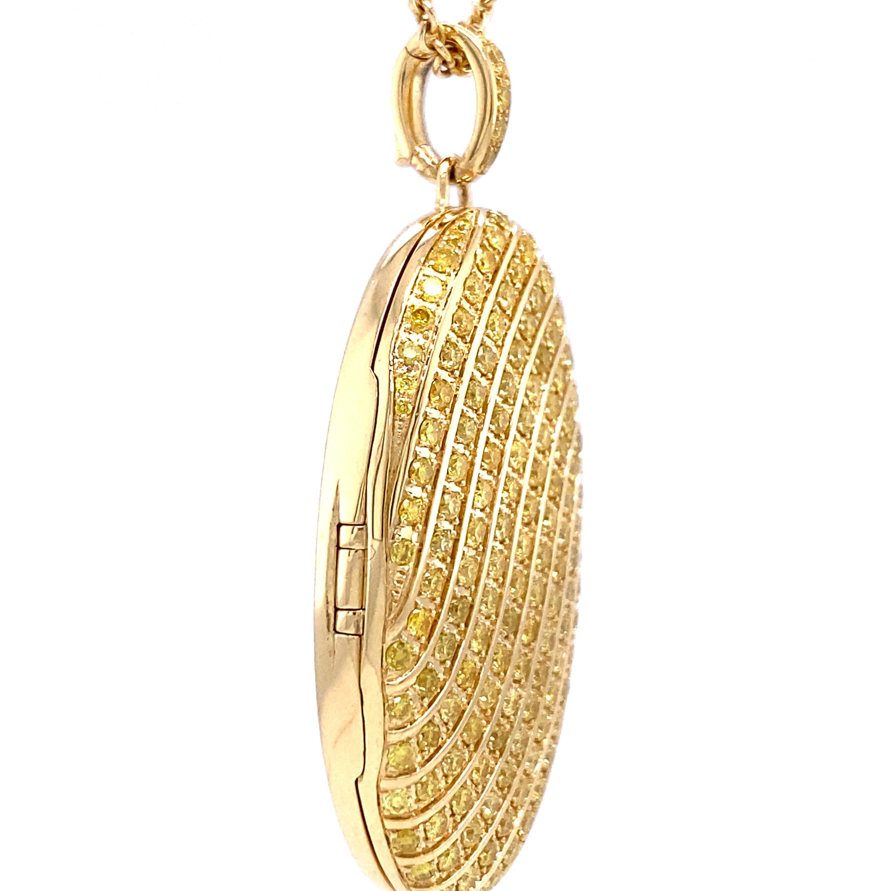 Customizable Oval Locket Pendant 18k Yellow Gold 155 Diamonds 1.76 ct 34 x 20 mm For Sale 4