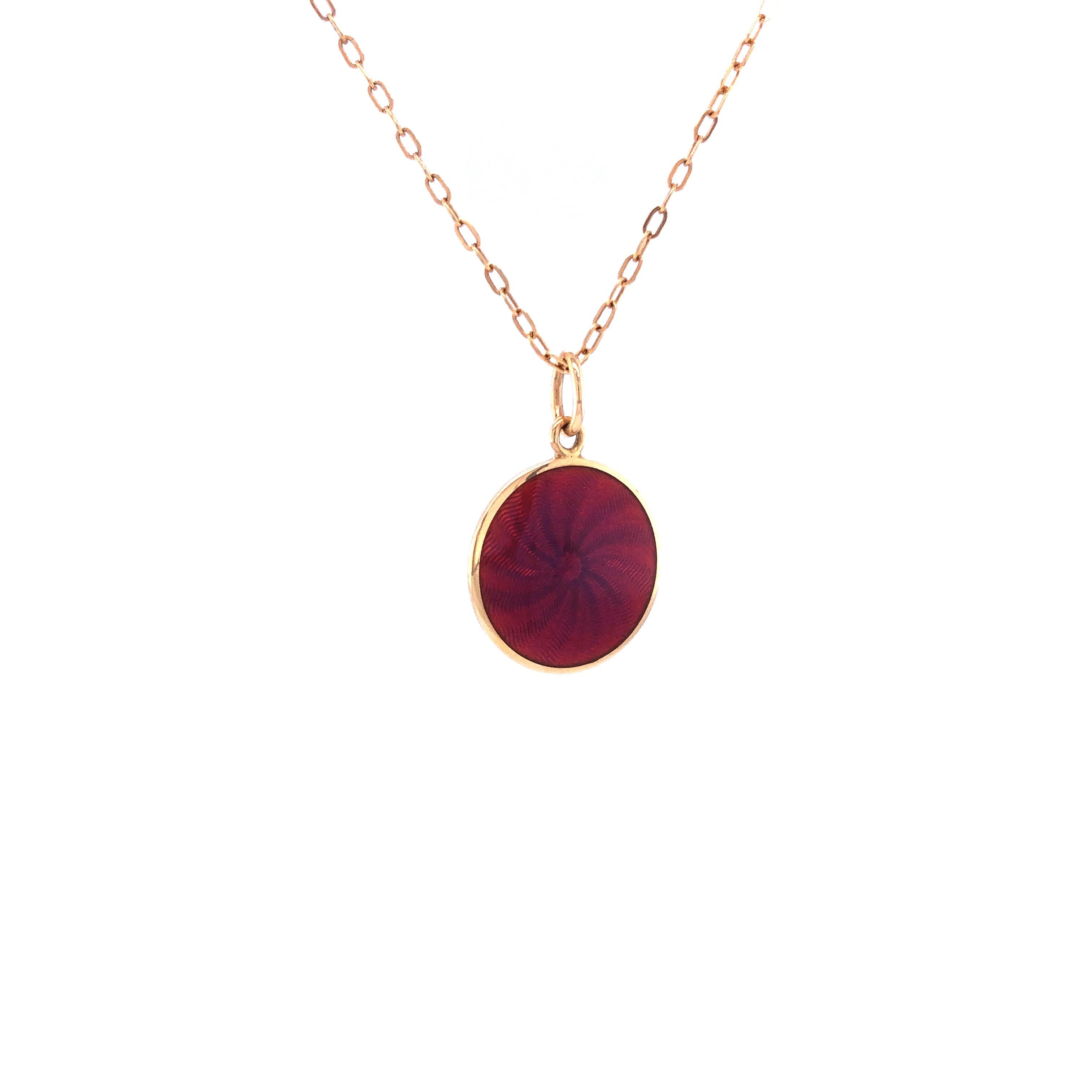 Round Diskos Pendant 18k Yellow Gold Opalscent Raspberry Guilloche Enamel 15 mm For Sale 4