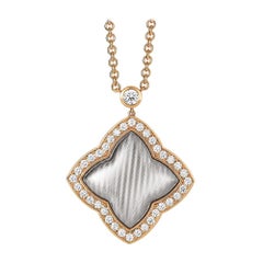 Collier Quatrefoil en or rose 18 carats avec 37 diamants de 1,33 carat et 38.6 mm de diamètre