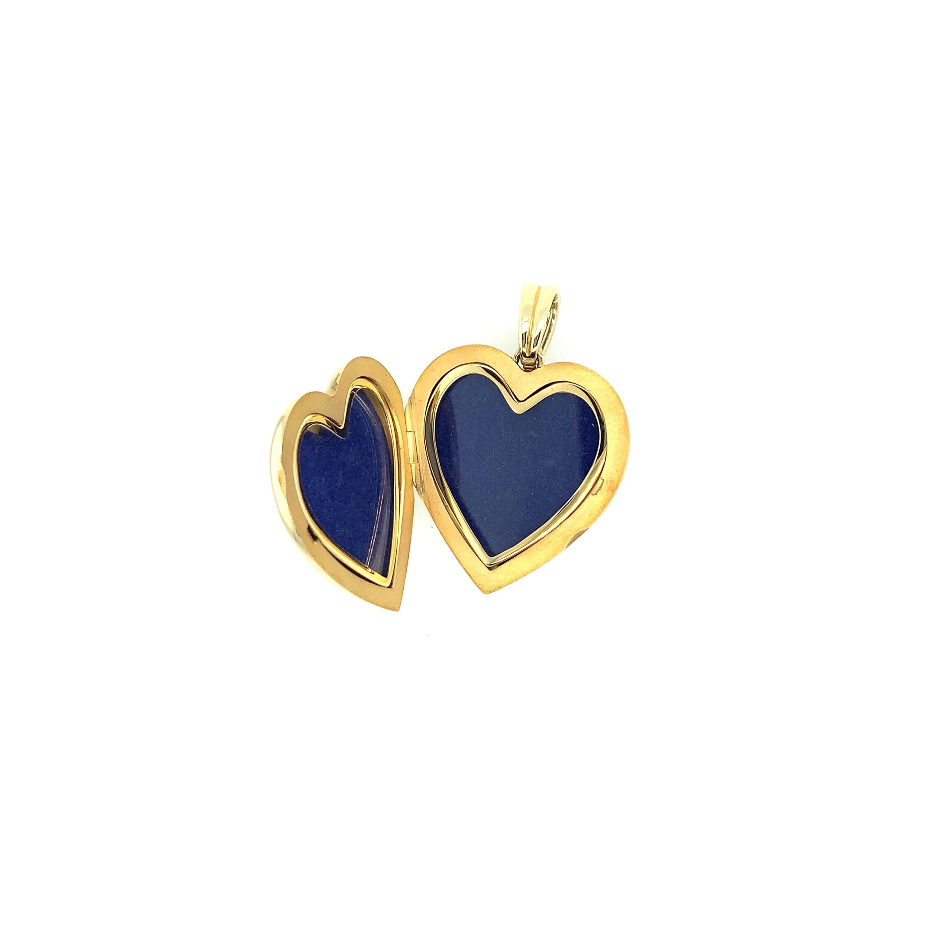 Women's Customizable Polished Heart Shaped Pendant Locket 18k Yellow Gold 37 mm x 34 mm For Sale