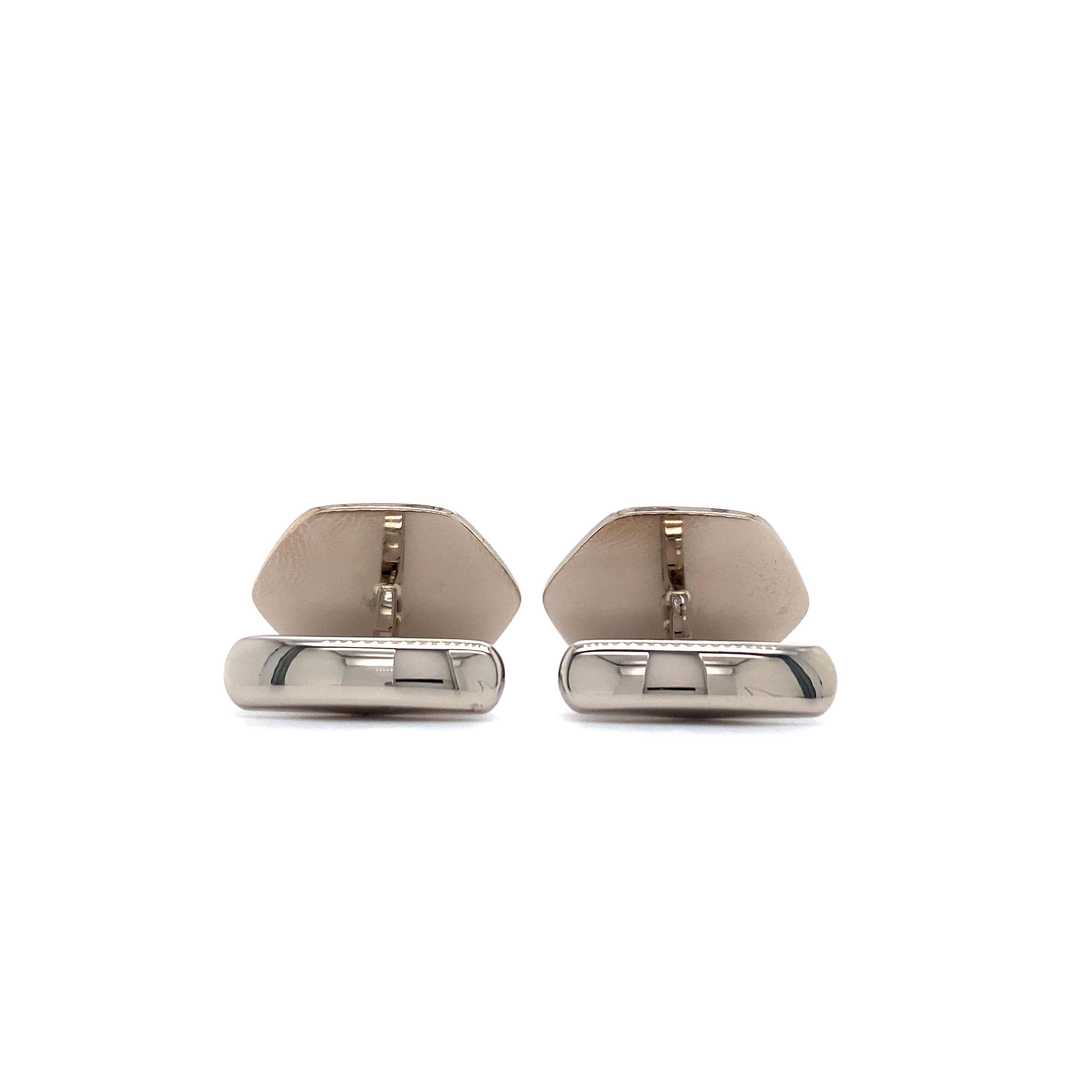Contemporain Boutons de manchette hexagonaux Victor Mayer, 18 carats WG, émail guilloché gris et diamants 1,44 carat en vente