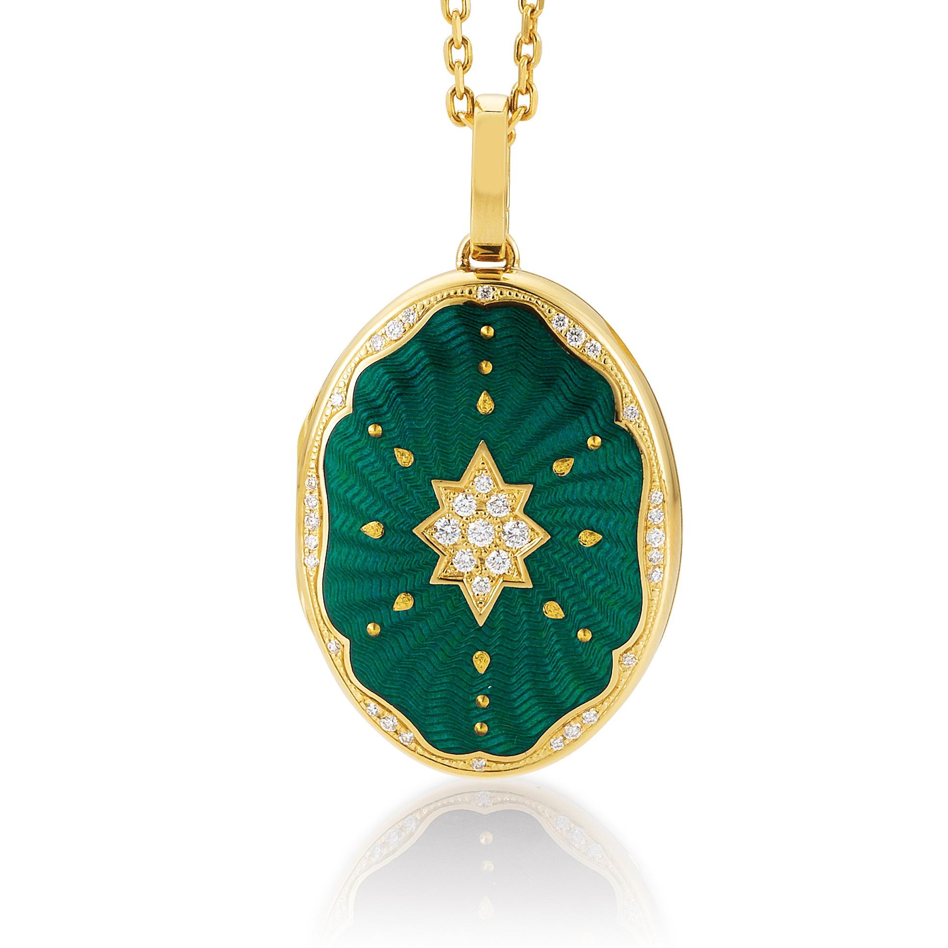 Victorien Collier pendentif médaillon ovale en or jaune 18 carats, émail vert et 37 diamants 0,29 carat en vente