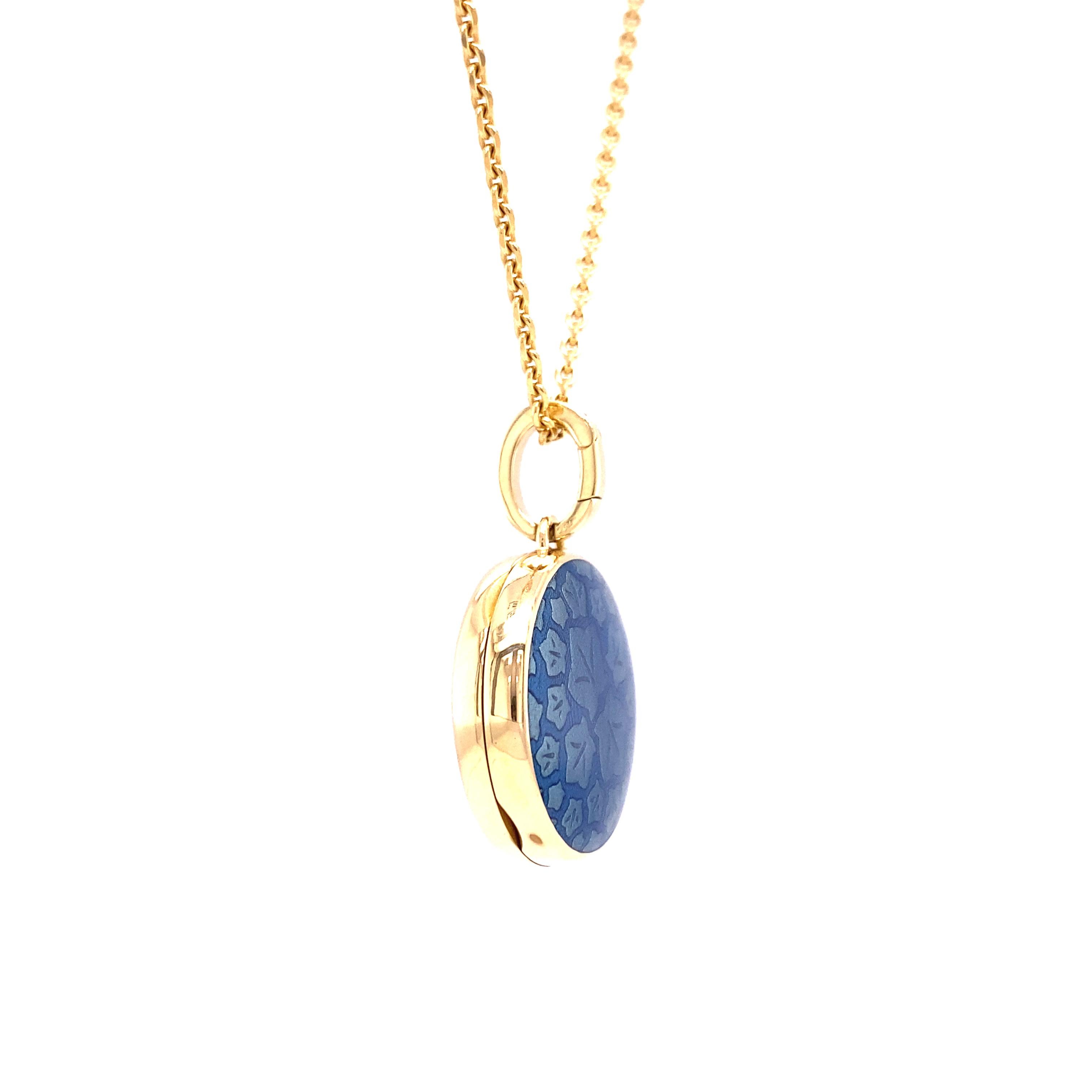 Round Locket Pendant 18k Yellow Gold Opalescent Blue Vitreous Enamel 5 Diamonds For Sale 4