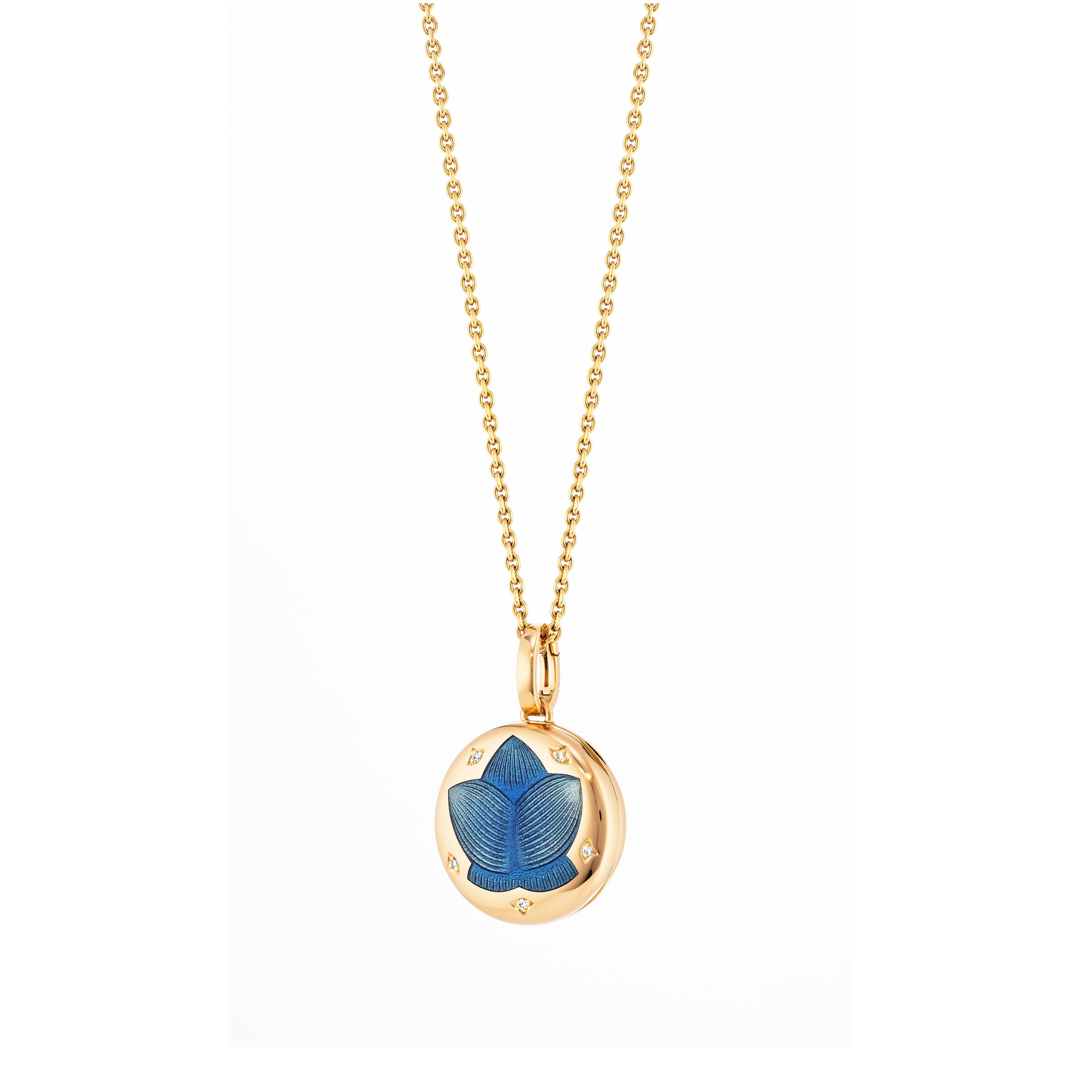 Taille brillant Pendentif médaillon rond en or jaune 18 carats, émail bleu opalescent et vitreux de 5 diamants en vente