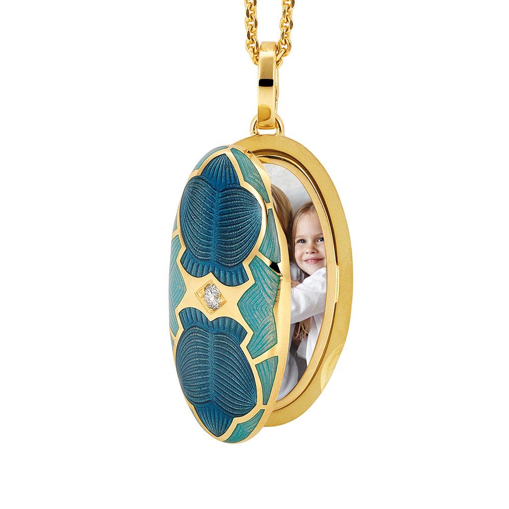 Oval Locket Pendant Necklace 18k Yellow Gold Blue/Turqouise Enamel Diamond 0.1ct For Sale 2
