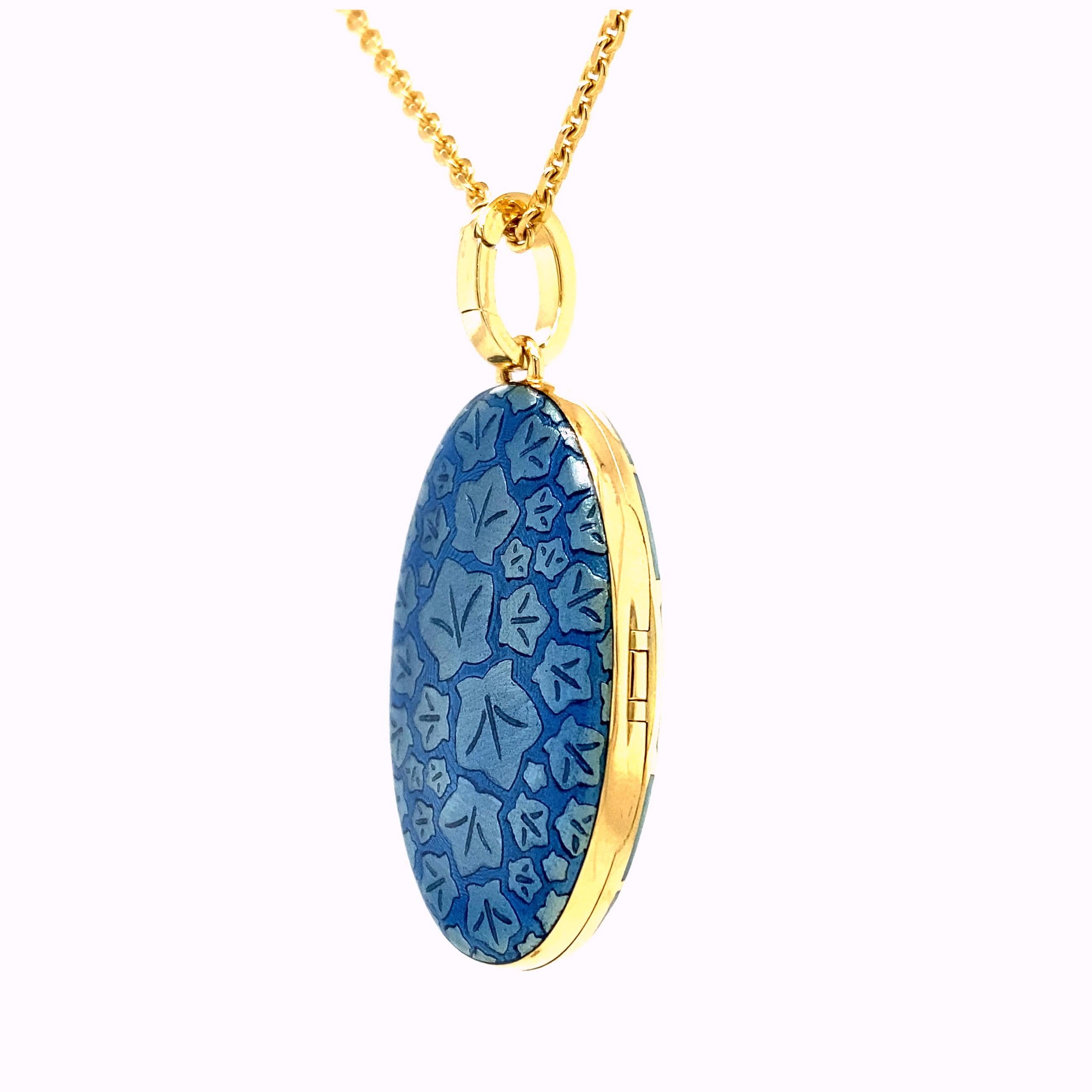 Oval Locket Pendant Necklace 18k Yellow Gold Blue/Turqouise Enamel Diamond 0.1ct In New Condition For Sale In Pforzheim, DE