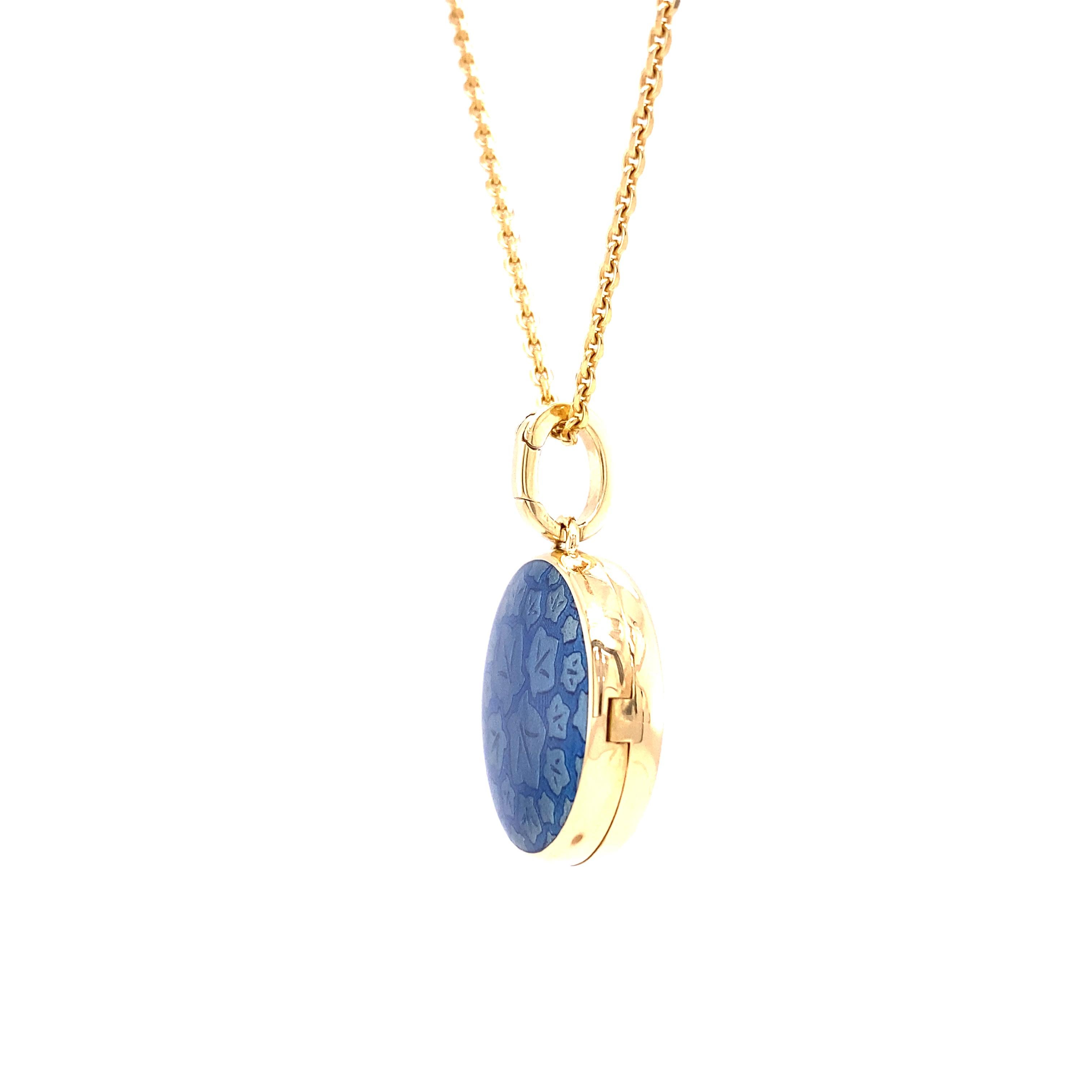 Round Locket Pendant Necklace 18k Yellow Gold Opalescent Blue Enamel 5 Diamonds For Sale 6