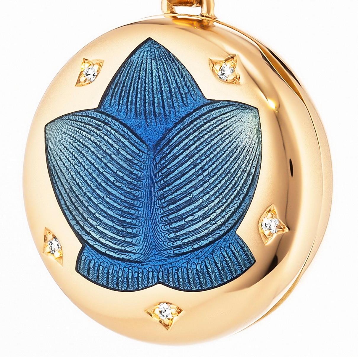 Victor Mayer customizable polished round locket pendant necklace 18k yellow gold, Merian Collection, opalescent middle blue vitreous enamel, 5 diamonds, total 0.03 ct, G VS, brilliant cut, diameter app. 21.0 mm

About the creator Victor Mayer
Victor