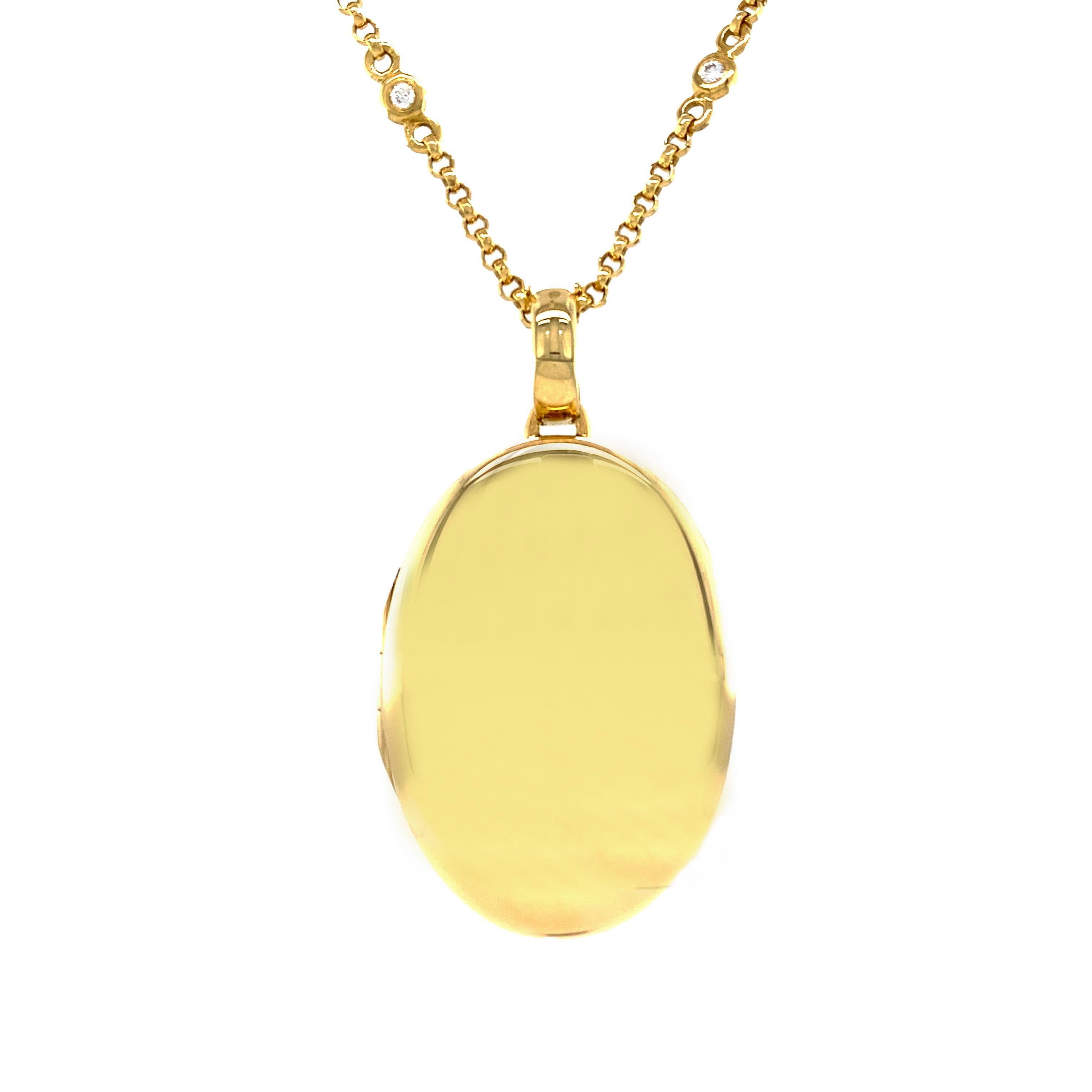Customizable Oval Polished Pendant Locket - 18k Yellow Gold - 25.0 mm x 36.0 mm In New Condition For Sale In Pforzheim, DE