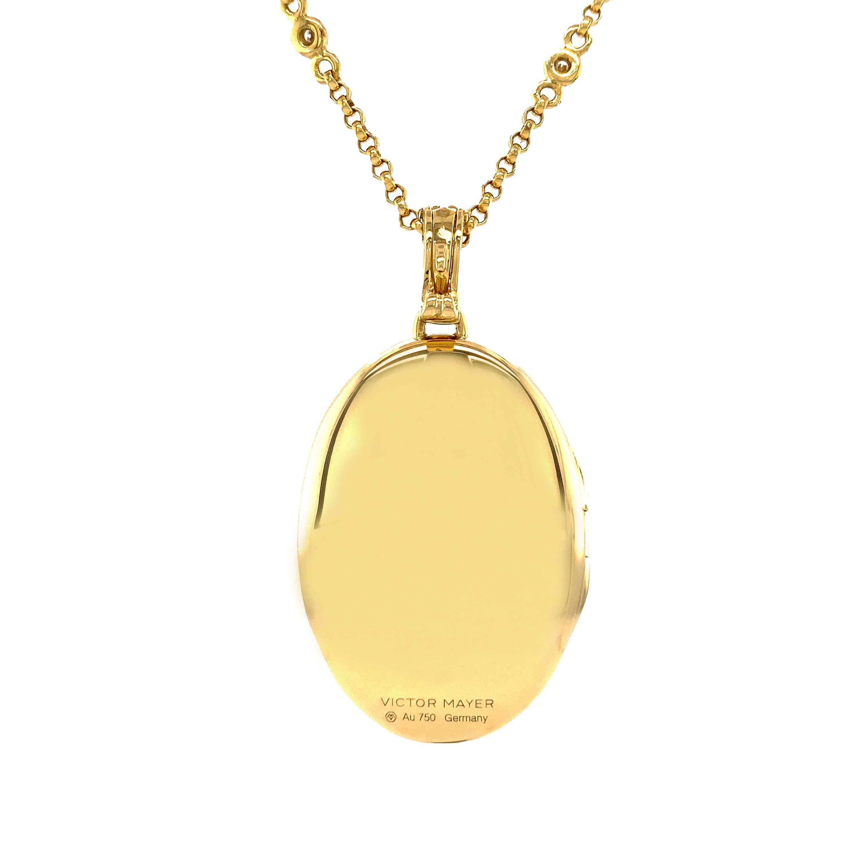 Customizable Oval Polished Pendant Locket - 18k Yellow Gold - 25.0 mm x 36.0 mm For Sale 1