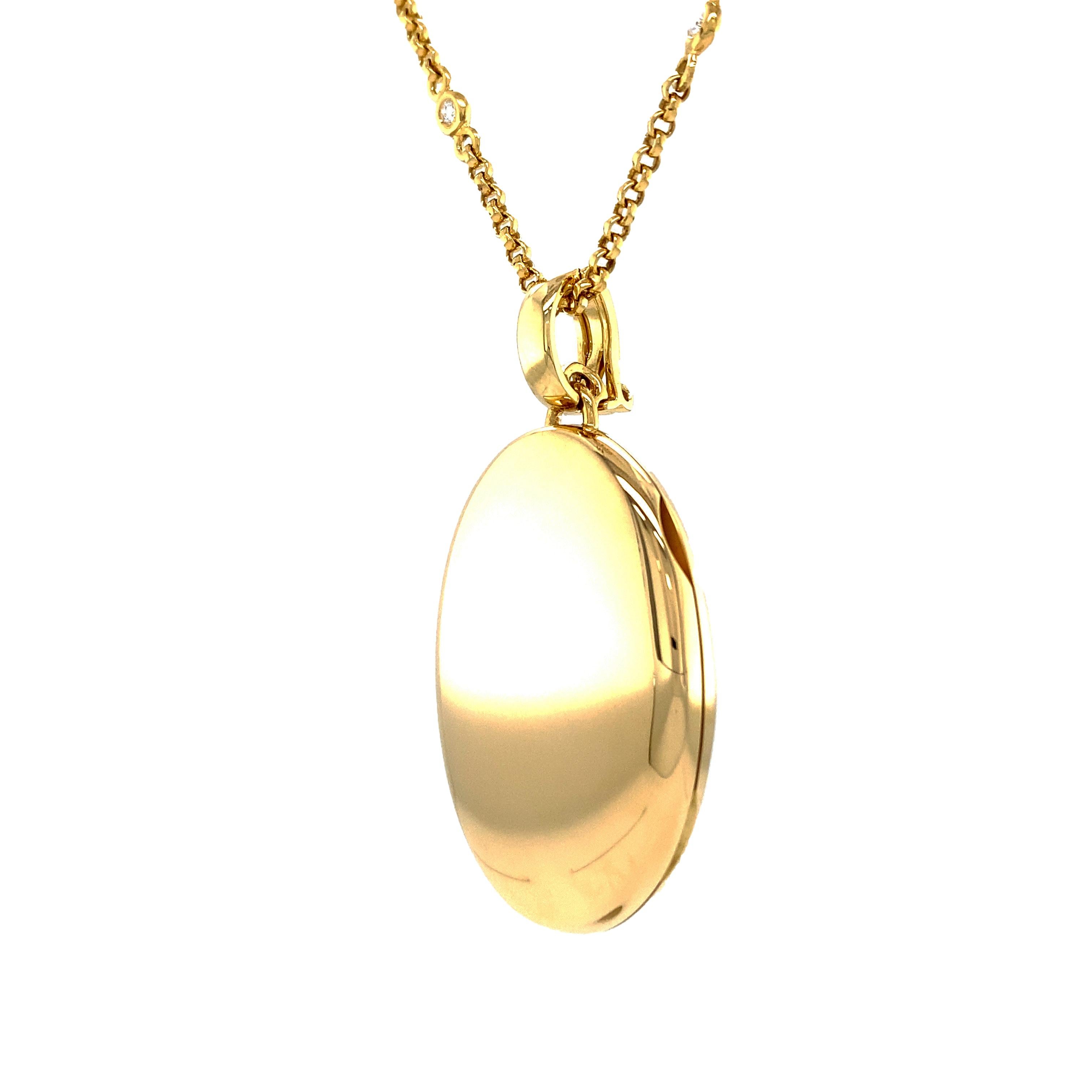 Customizable Oval Polished Pendant Locket - 18k Yellow Gold - 25.0 mm x 36.0 mm For Sale 3