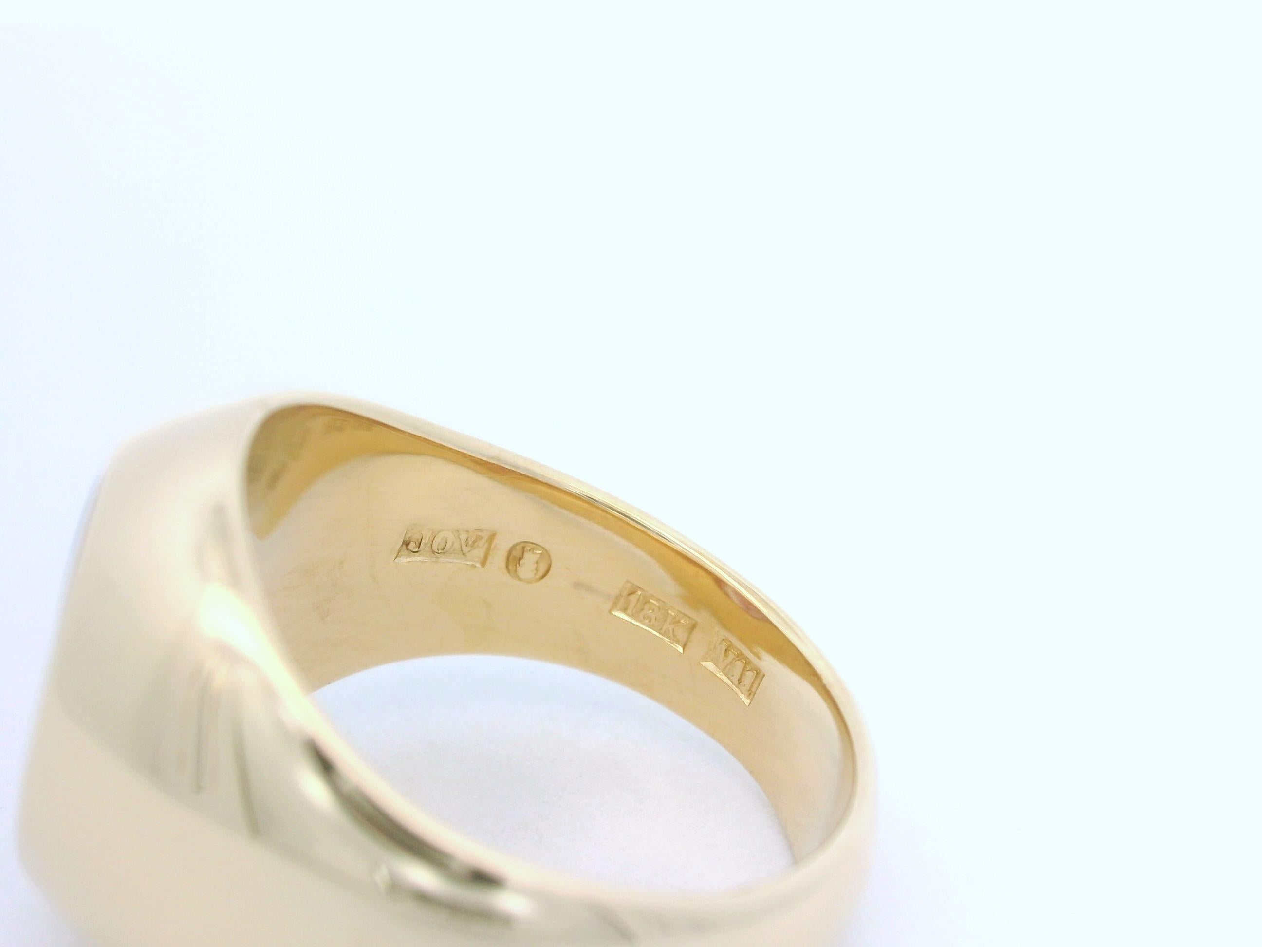 in vendita:  Anello con sigillo ovale Victor Mayer, oro giallo 18 carati, granato 10,8 x 8,5 con incisione 11