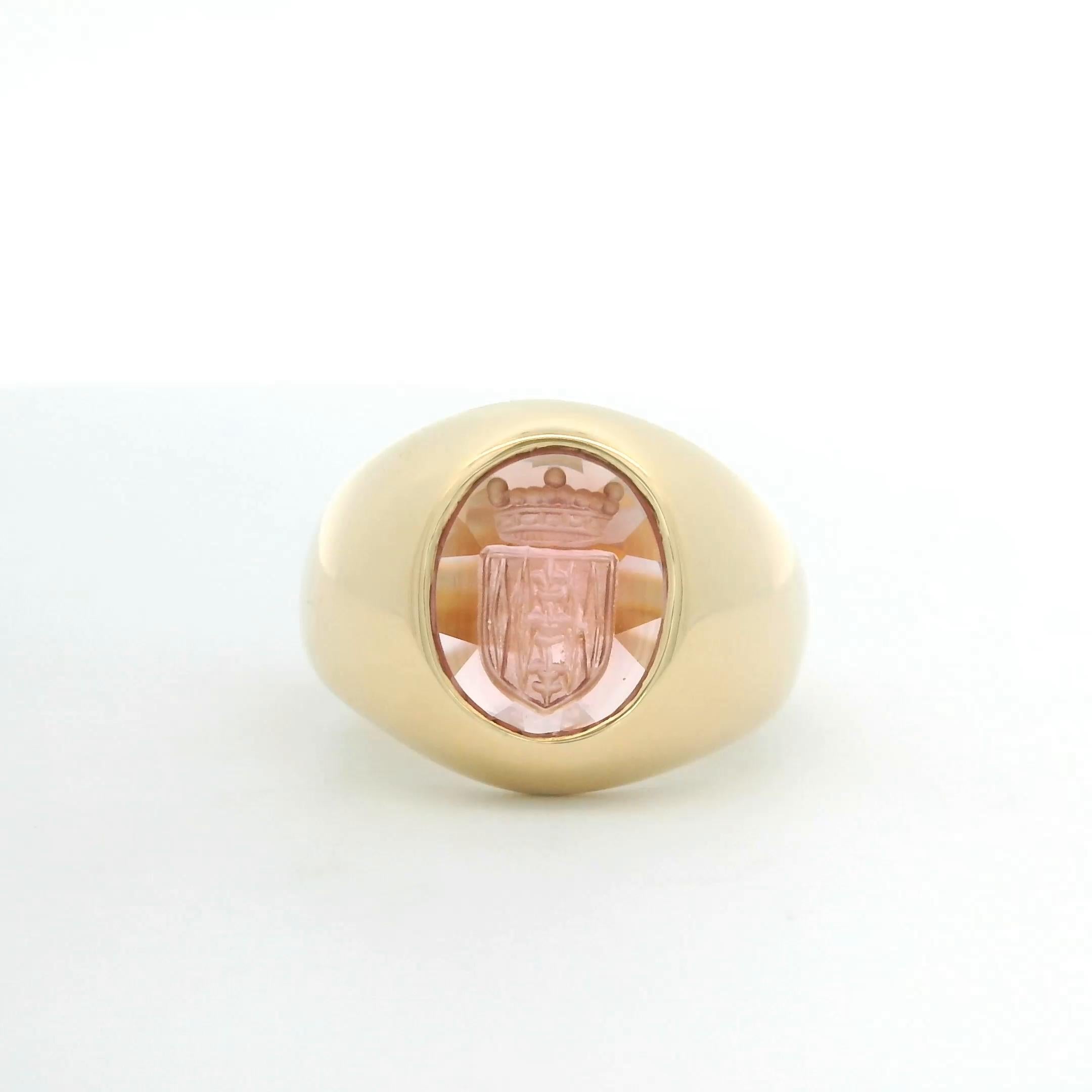 in vendita:  Anello con sigillo ovale Victor Mayer, oro giallo 18 carati, granato 10,8 x 8,5 con incisione 2