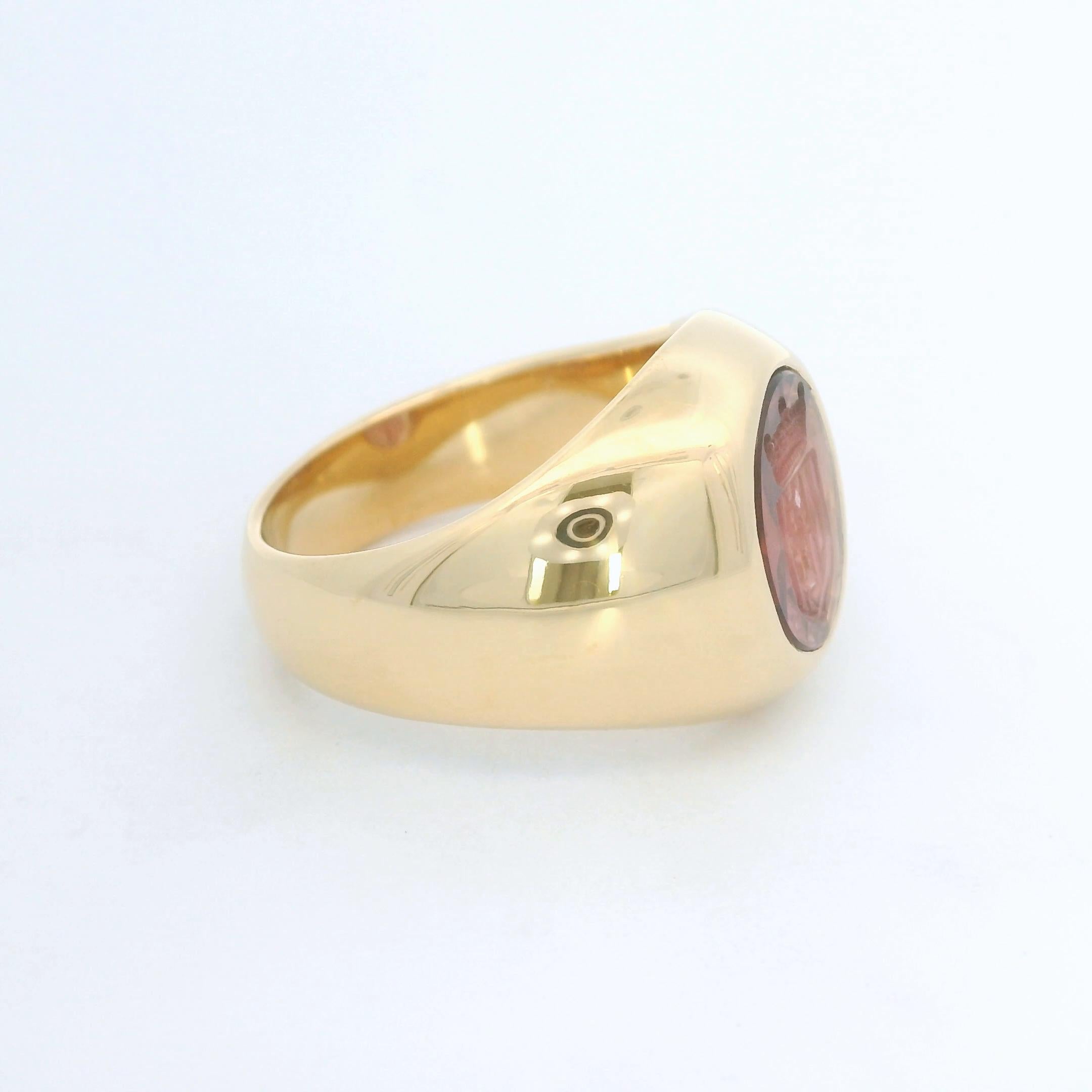 in vendita:  Anello con sigillo ovale Victor Mayer, oro giallo 18 carati, granato 10,8 x 8,5 con incisione 9