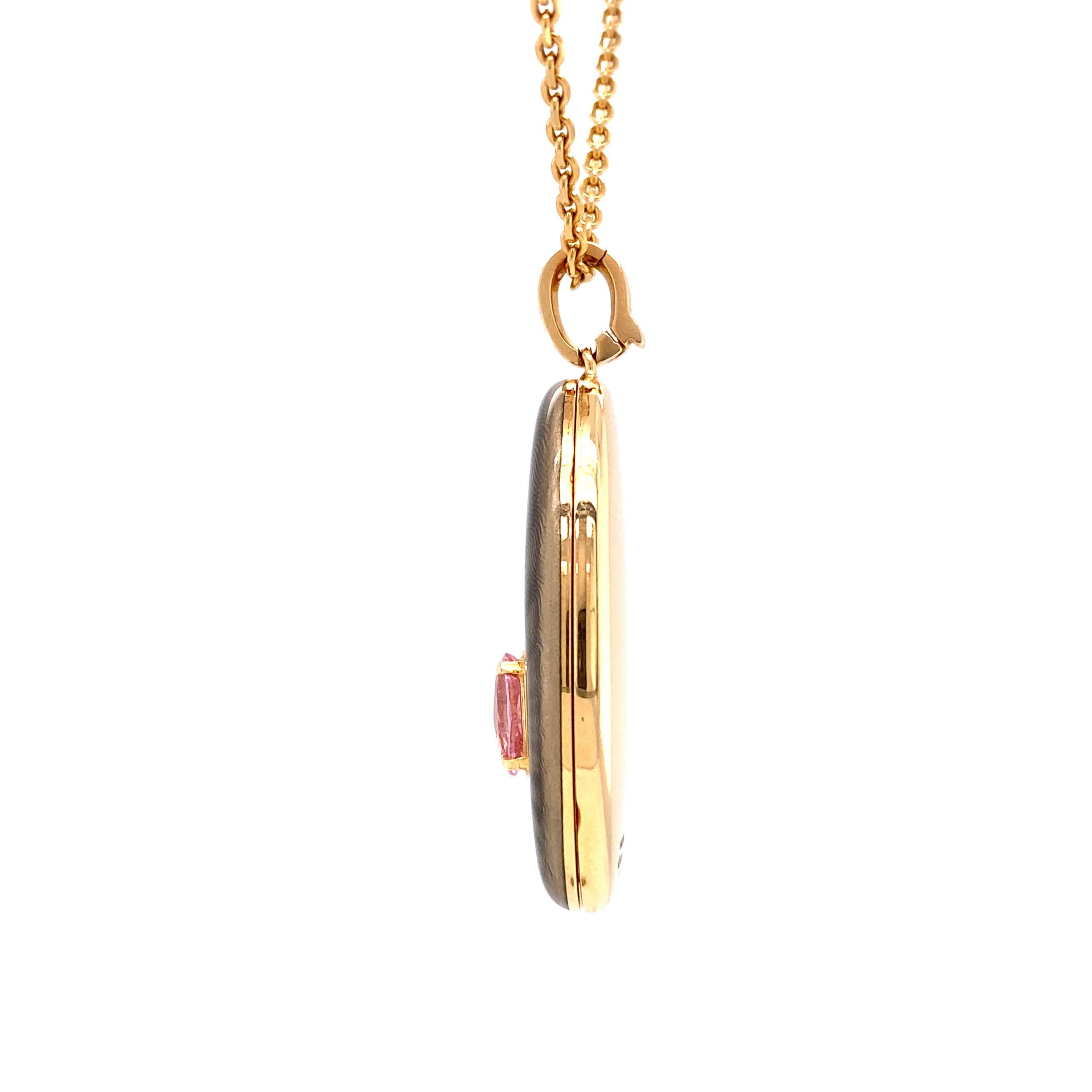 Collana con ciondolo in oro rosa 18k smalto grigio/rosa 26 diamanti 1 tormalina In condizioni Nuovo in vendita a Pforzheim, DE