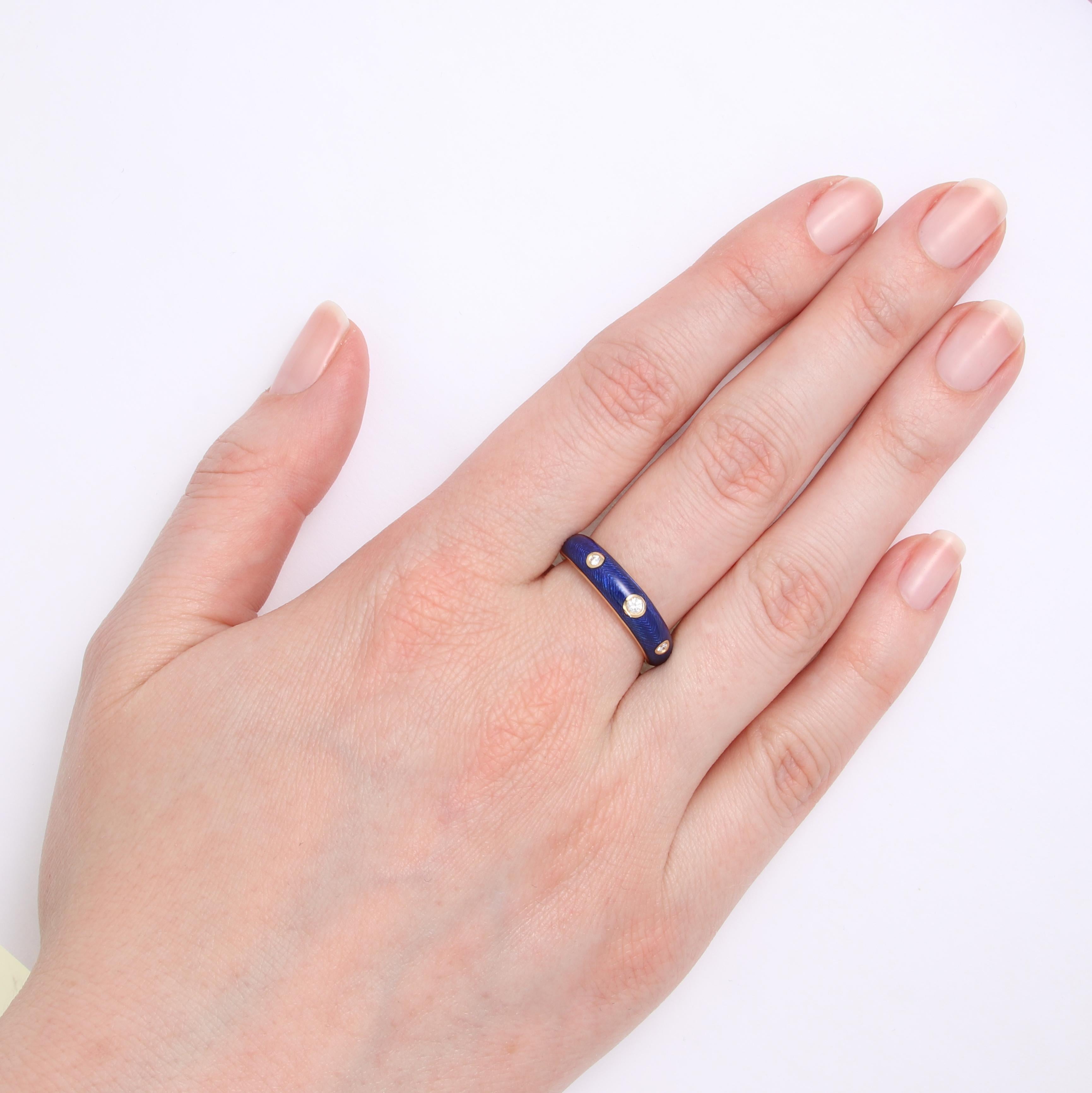 Victor Mayer Band Ring, 18k yellow gold, vitreous enamel, guilloche, 3 diamonds total 0.07 ct, G VS brilliant cut

VICTOR MAYER is a fine jewelry house known for its sophisticated craftsmanship. Since 1989, the company has been closely associated