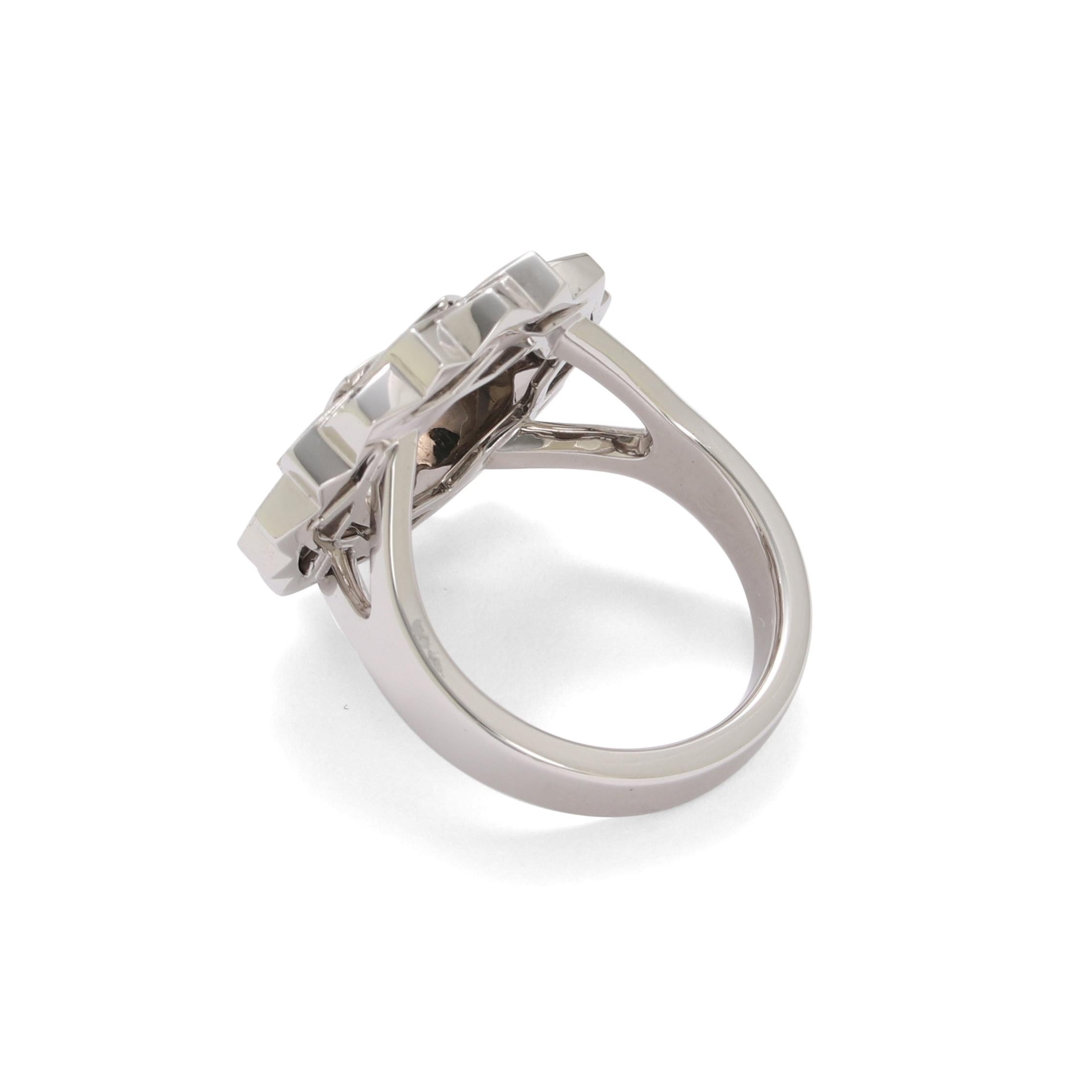 Contemporaneo Anello Victor Mayer Crisantemo, 18k RG/WG, smalto vitreo, 8 diamanti in totale 0,2 in vendita