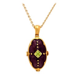 Pendentif médaillon ovale en or jaune 18k émail mat violet 1 péridot 3 perles d'Akoya