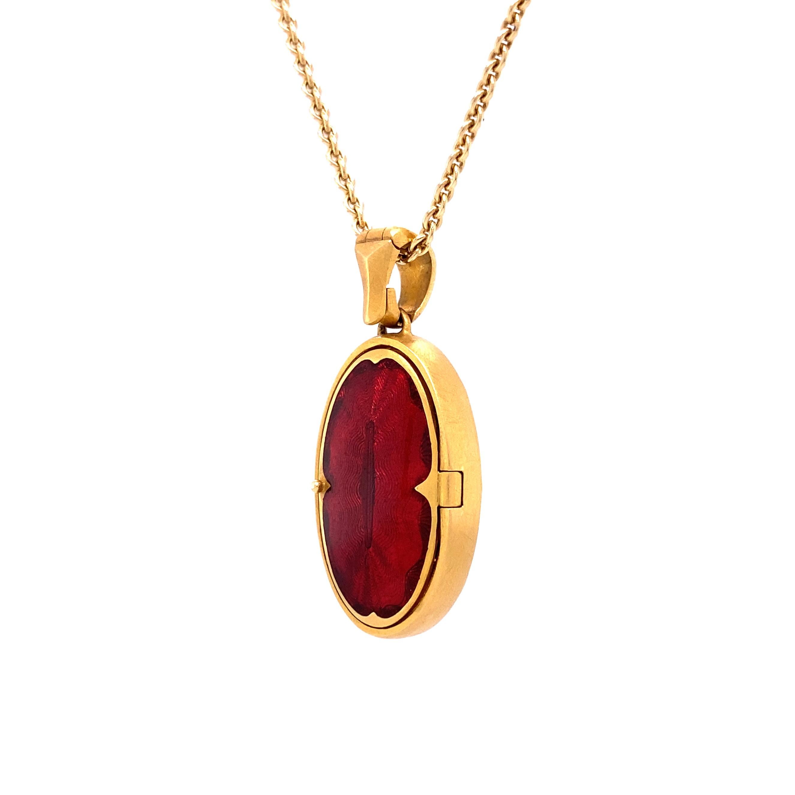 Oval Pendant Locket 18k Yellow Gold Red Guilloche Enamel Paillons 26.0 x 15.5 mm For Sale 1