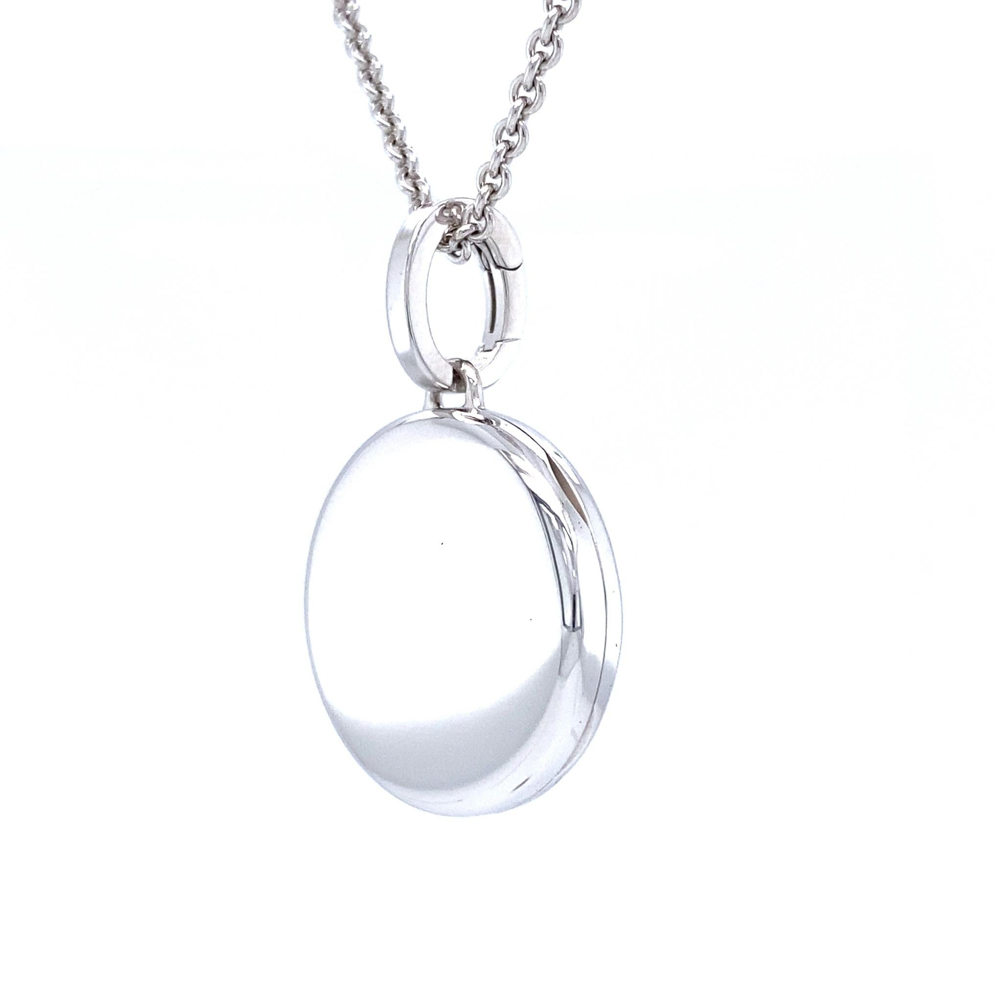 Victor Mayer round customizable polished pendant locket, 18k white gold, Hallmark Collection, diameter app. 21.0 mm

About the creator Victor Mayer
Victor Mayer is internationally renowned for elegant timeless designs and unrivalled expertise in