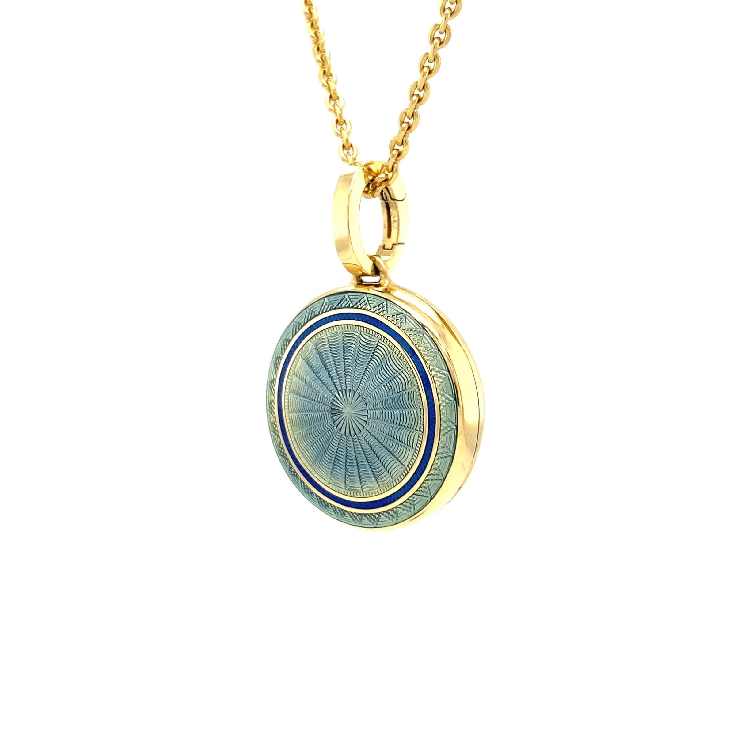 Victorien Collier mdaillon  pendentif rond en or jaune 18 carats et mail bleu, diamtre 21,0 mm en vente