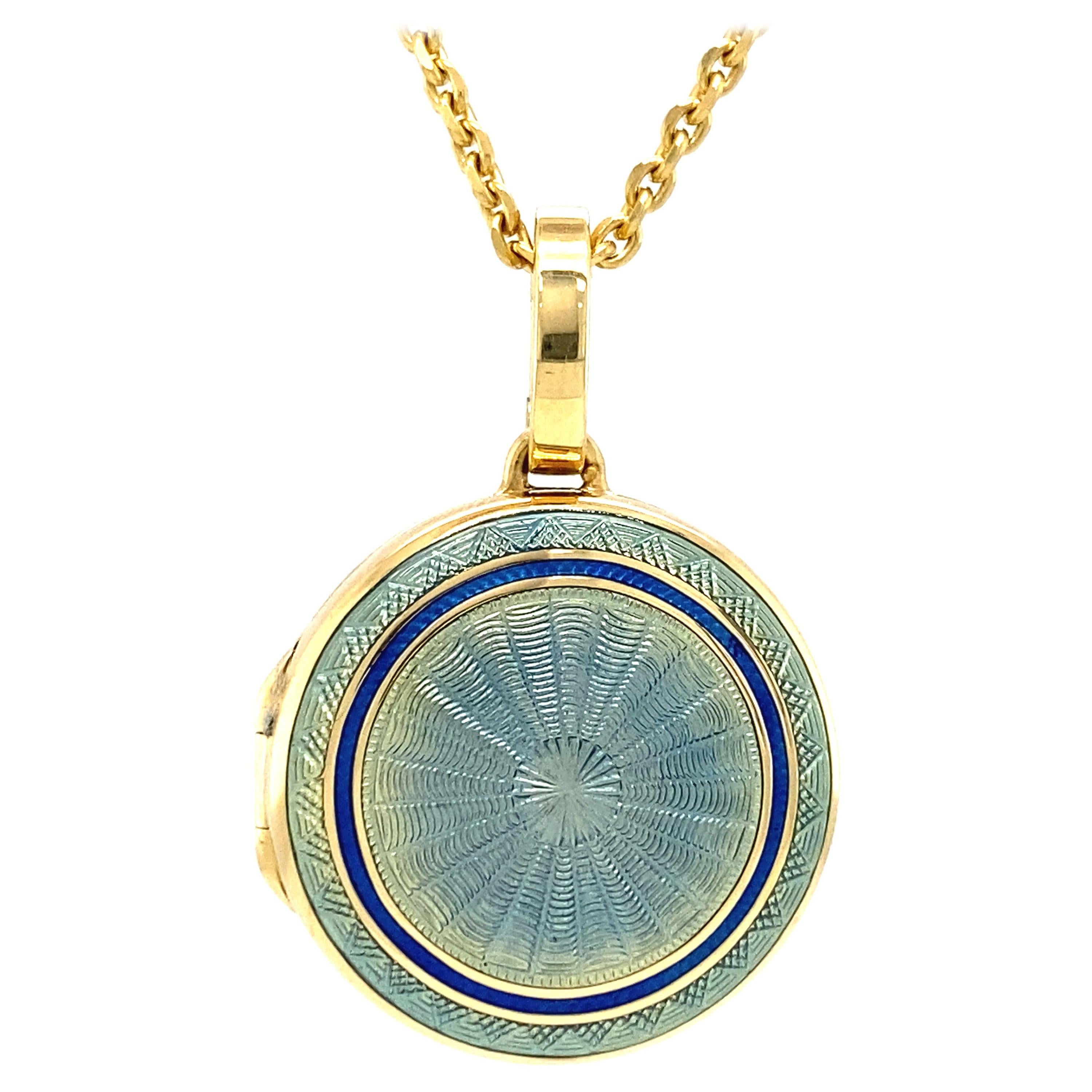 Collier mdaillon  pendentif rond en or jaune 18 carats et mail bleu, diamtre 21,0 mm