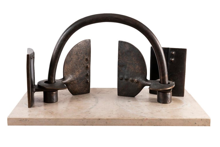 Victor Roman, signed, numbered and documented.

Bronze sculpture on a rectangular travertin base representing an arch flanked by two removable semi-circle panels. Inside the arch, two other removable semi-circle are placed, forming the door, each