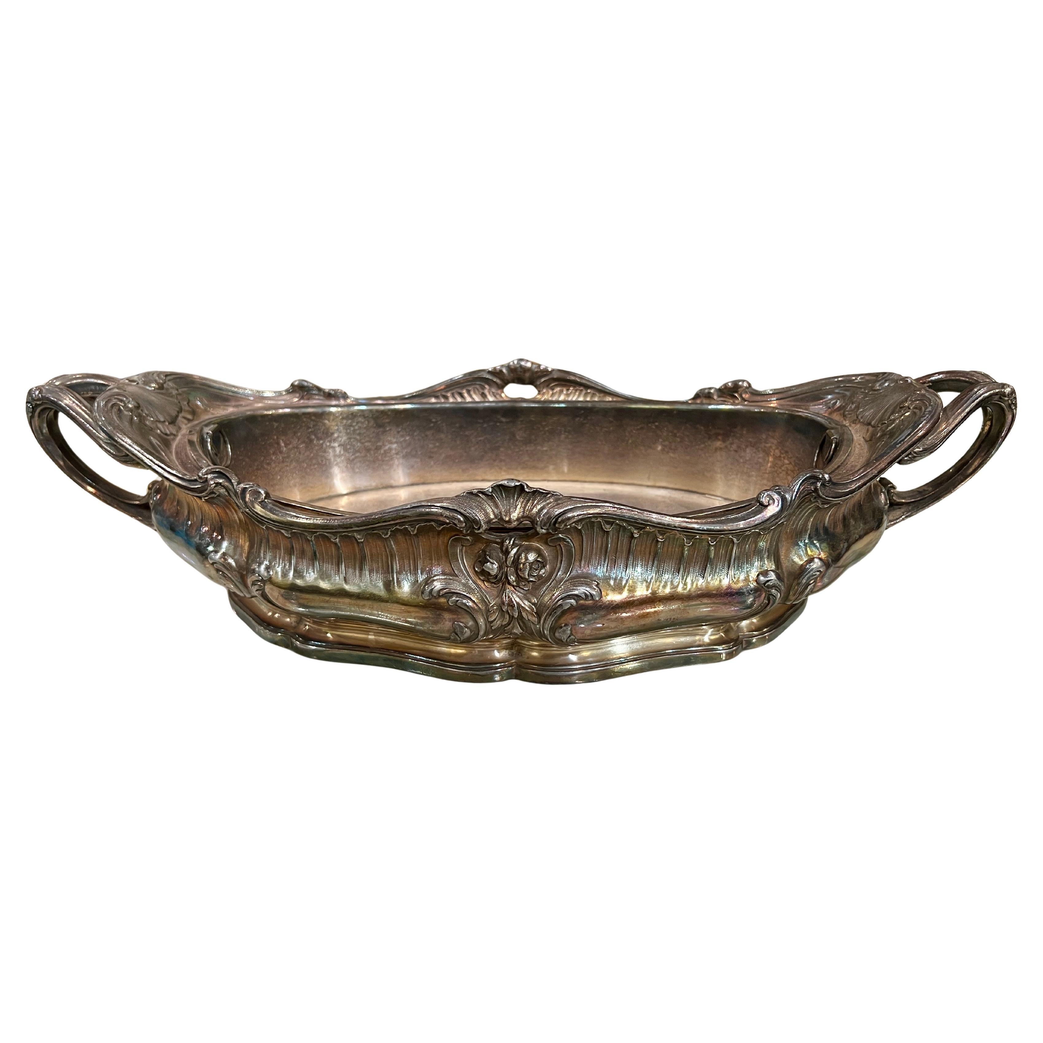 Victor Saglier (francés, 1809-1894) Centro de mesa o jardinera de bronce plateado