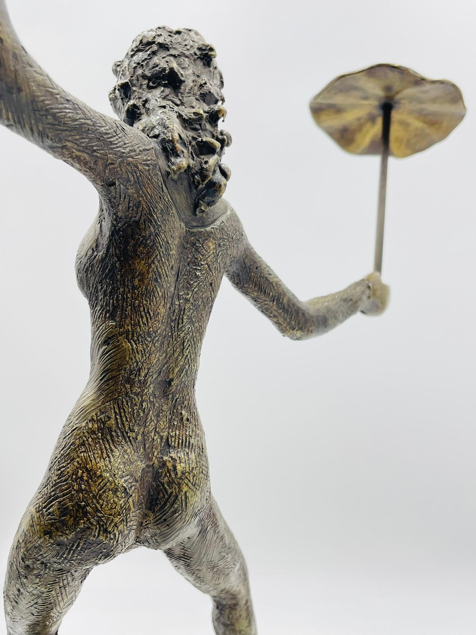 Scultura in bronzo di Victor Salmones intitolata 