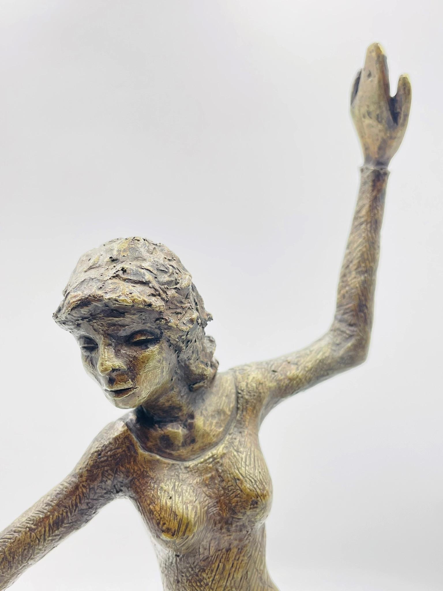 Scultura in bronzo di Victor Salmones intitolata 