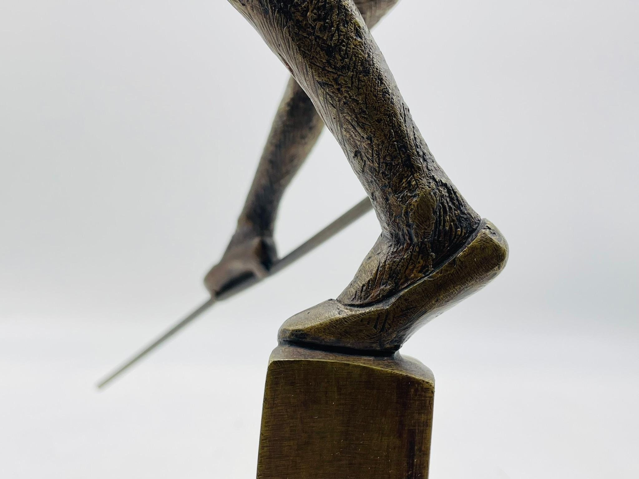 Scultura in bronzo di Victor Salmones intitolata 