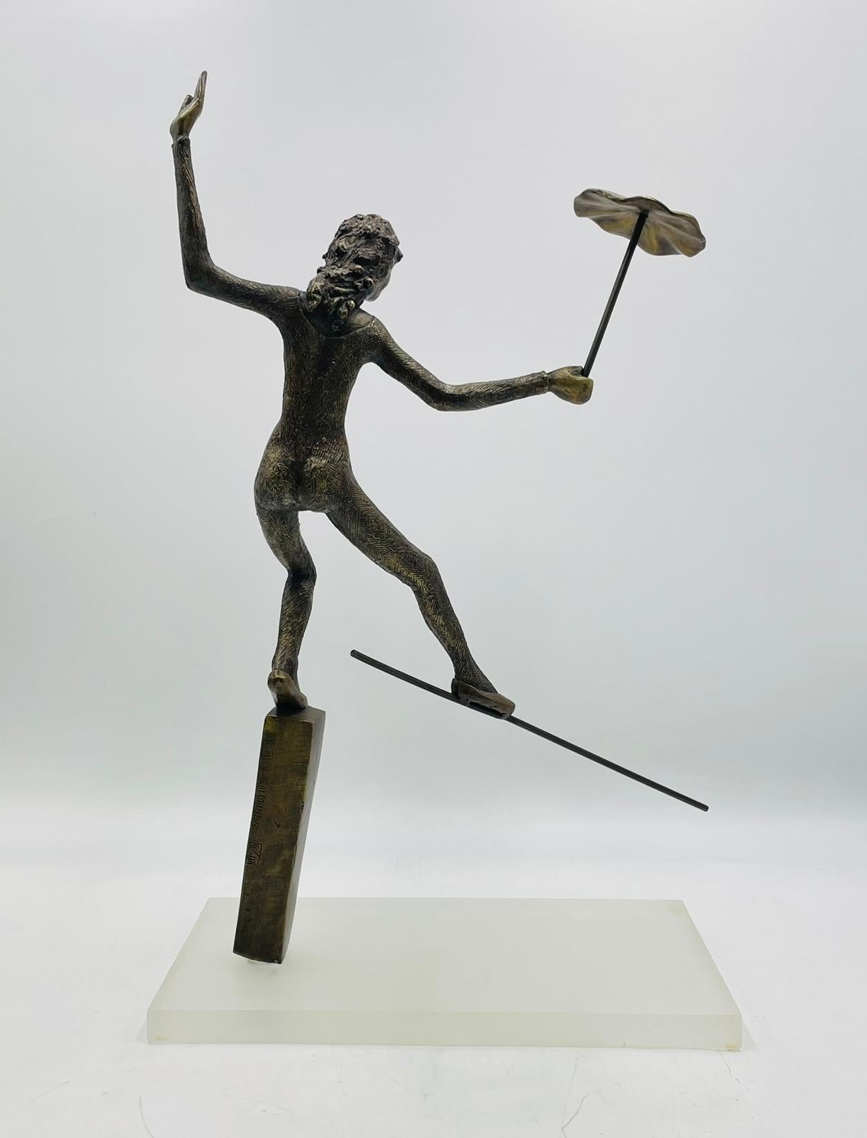 Nordamericano Scultura in bronzo di Victor Salmones intitolata 