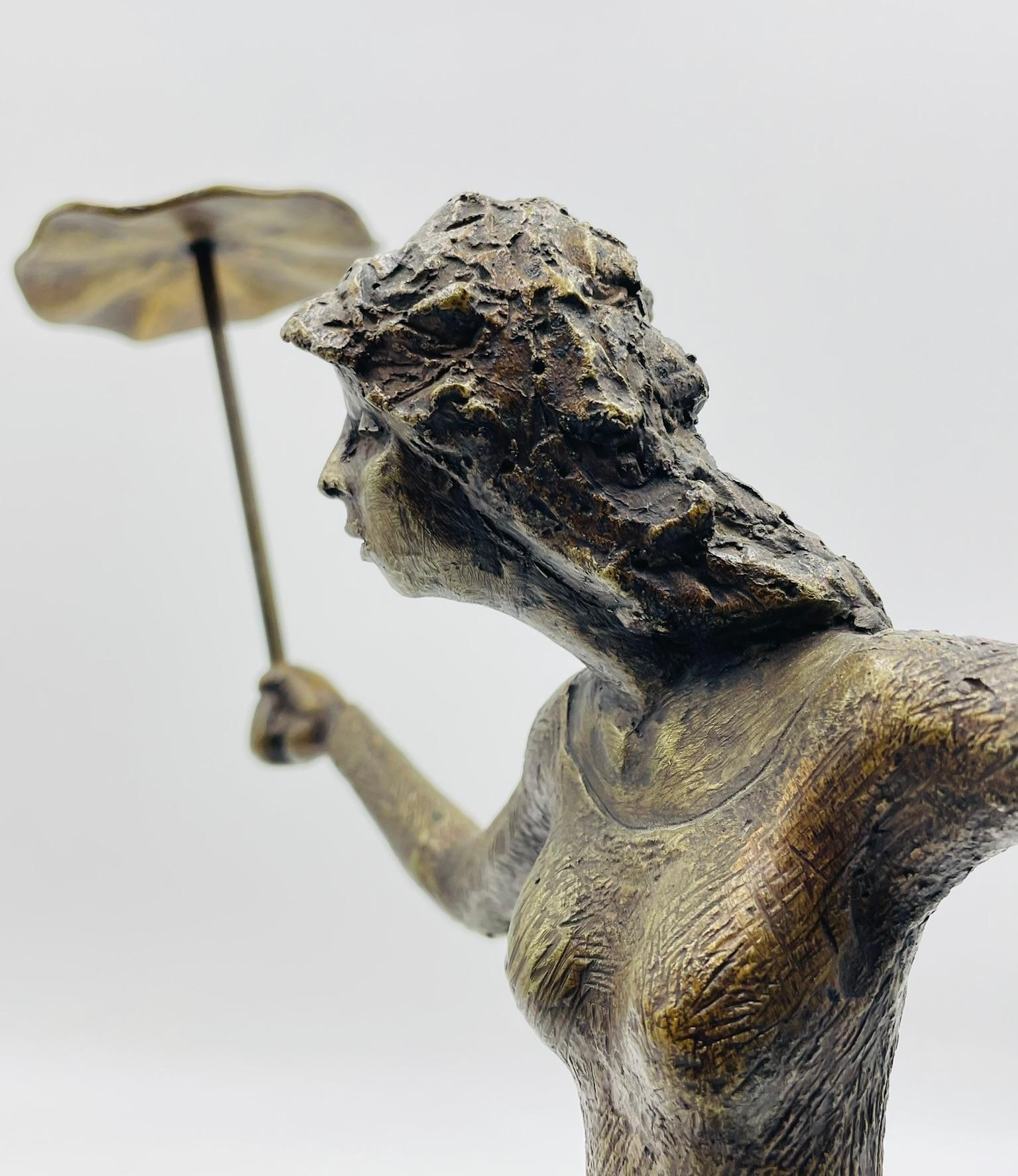 Scultura in bronzo di Victor Salmones intitolata 